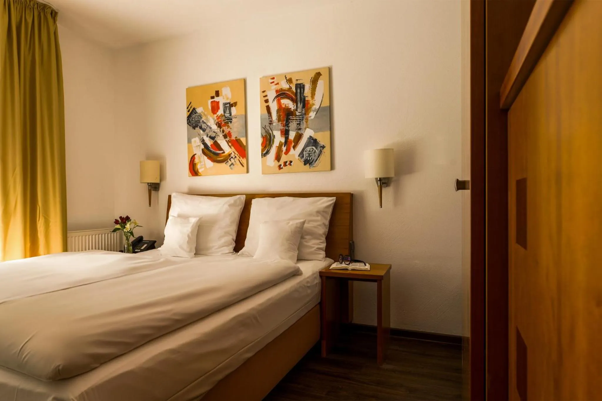 Bed in Seehotel Niedernberg - Das Dorf am See