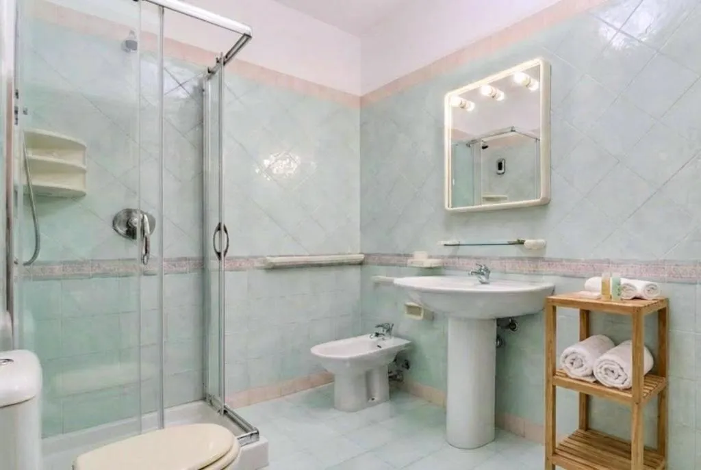 Shower in Phi Hotel La Tonnara di Bonagia