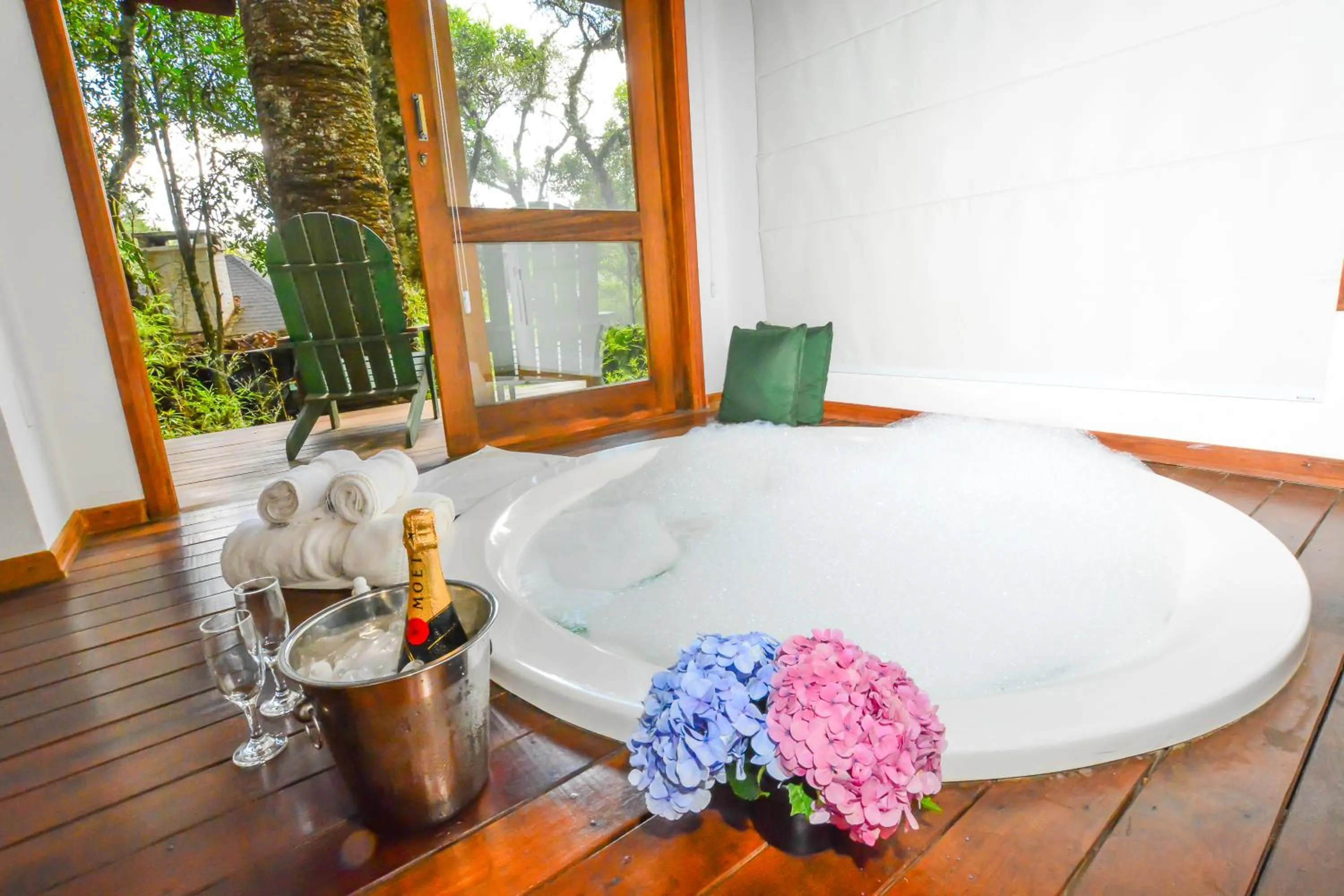 Hot Tub in Resort Magnifico