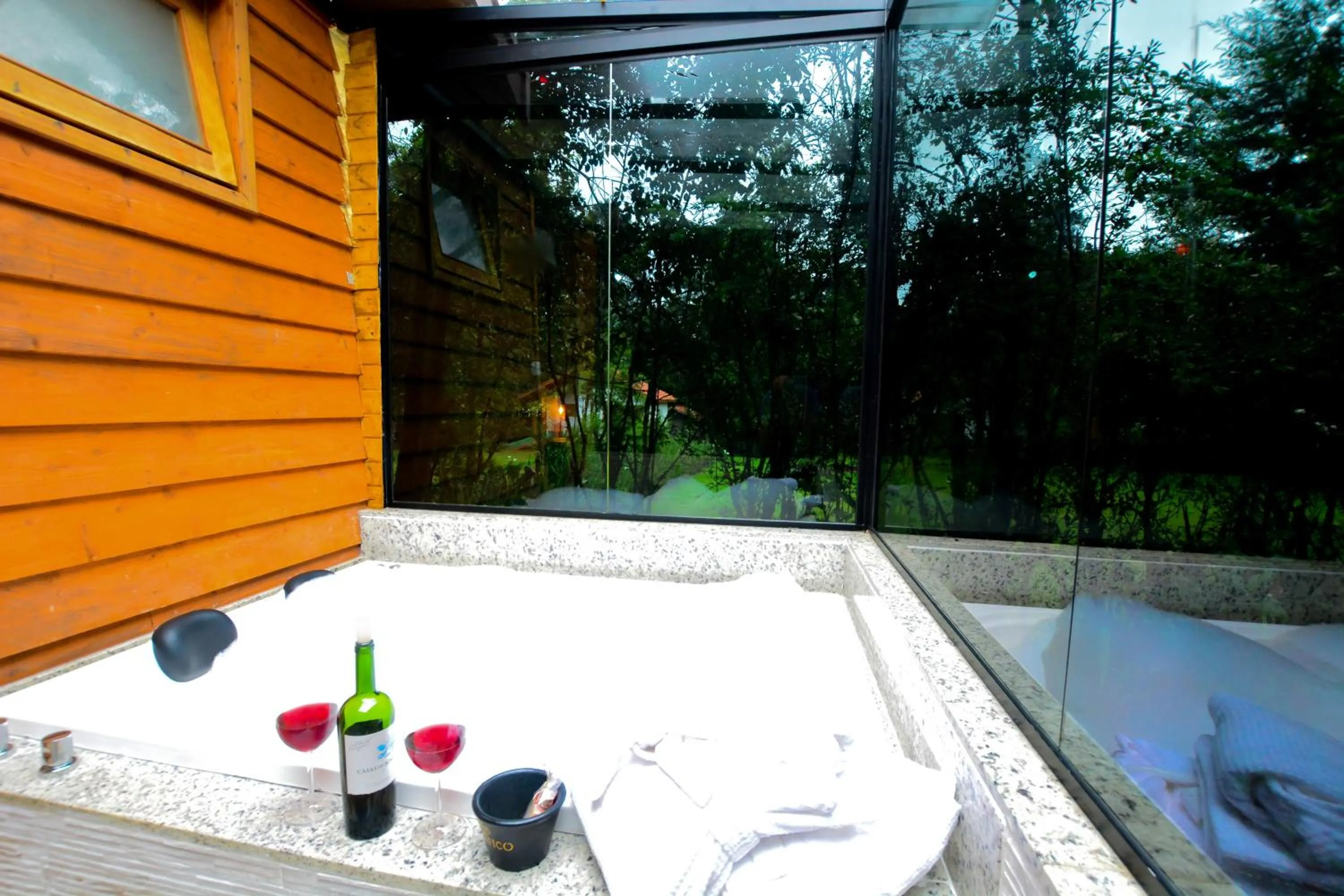 Hot Tub in Resort Magnifico