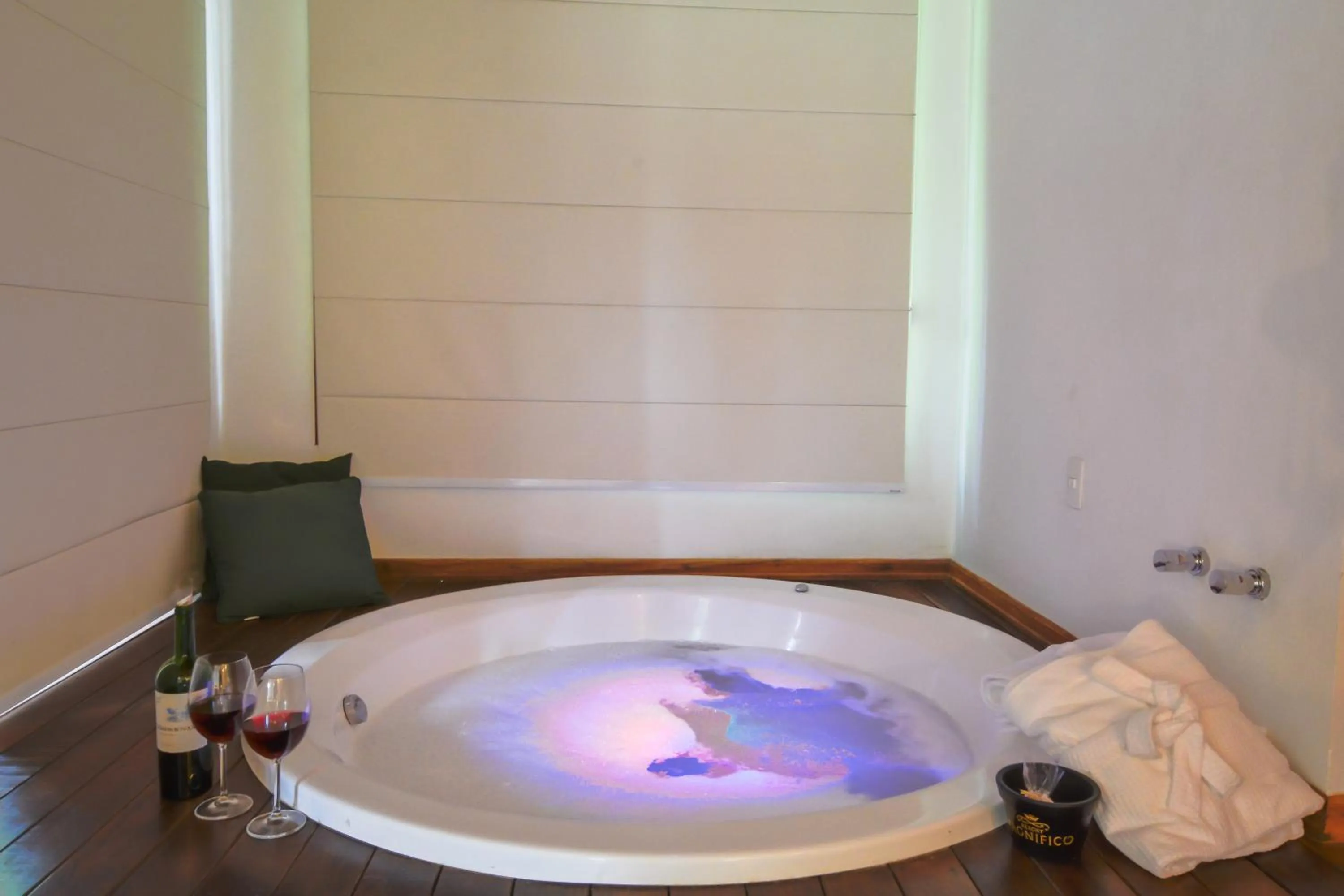 Hot Tub in Resort Magnifico