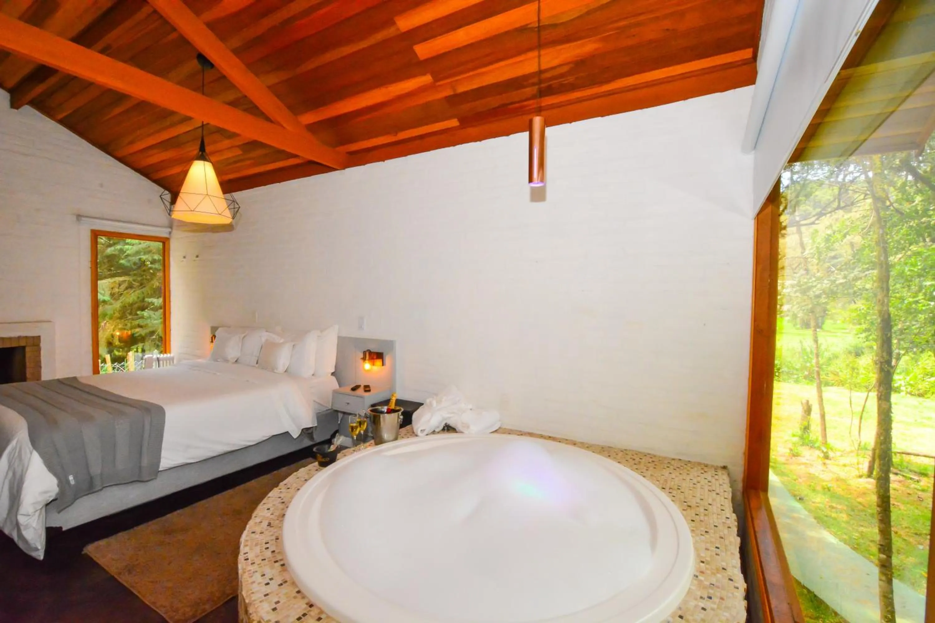 Hot Tub, Bed in Resort Magnifico