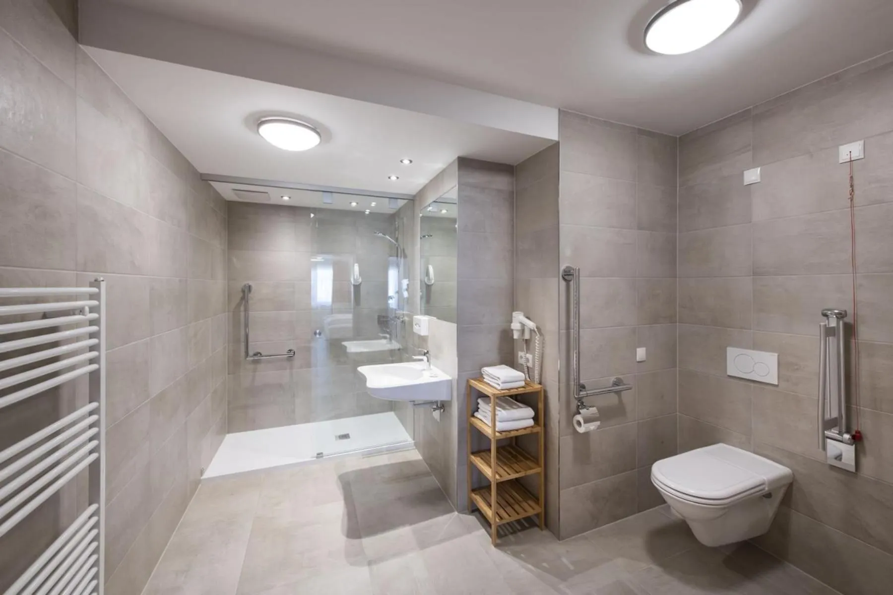 Bathroom in Hotel Neuwirt