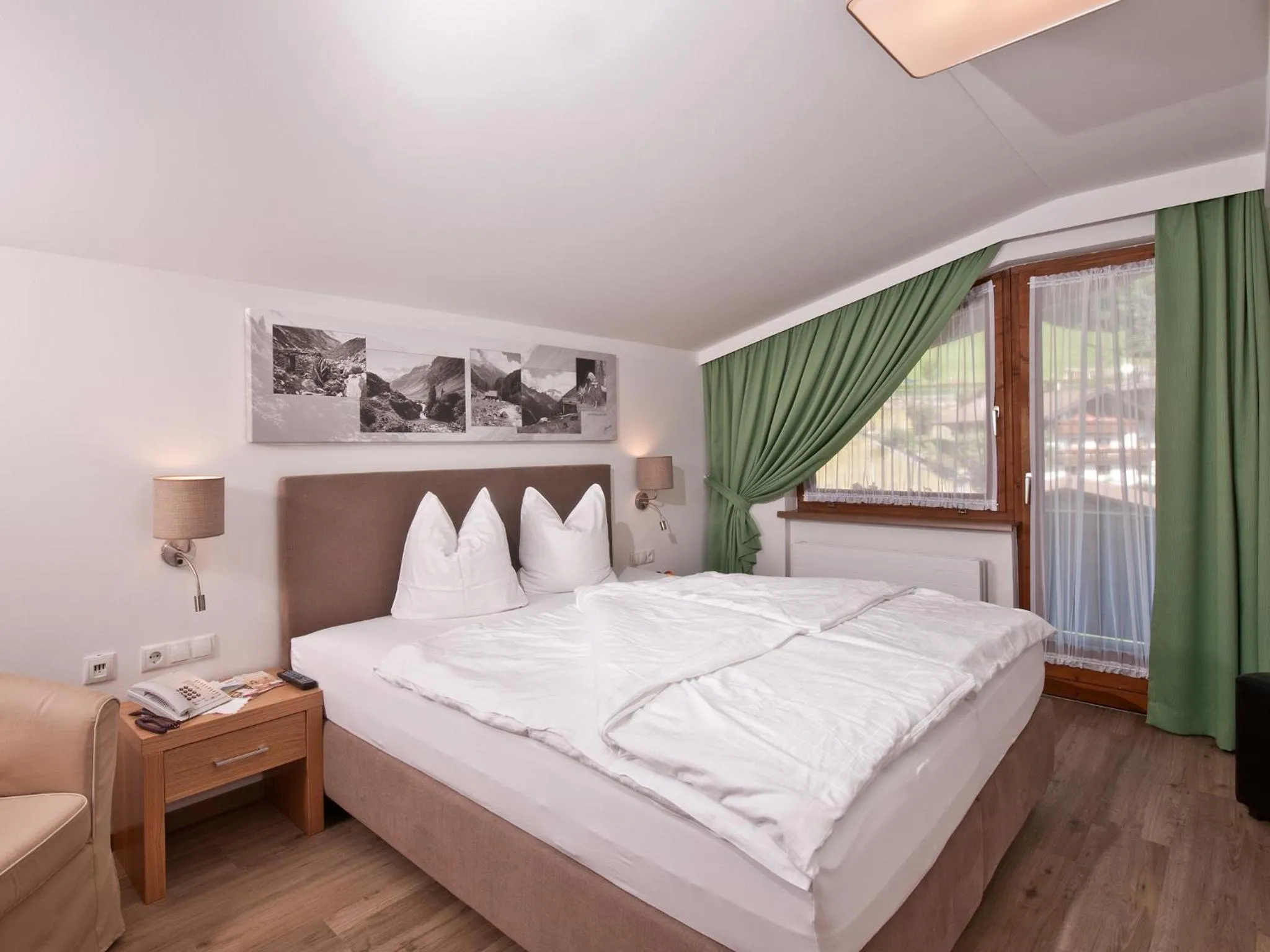 Bedroom, Bed in Hotel Neuwirt