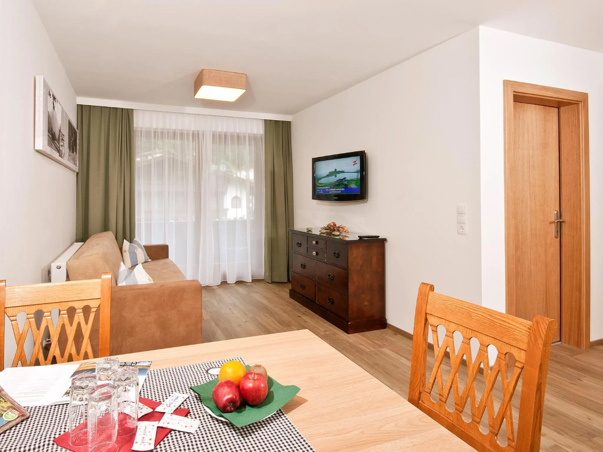 Dining area, Bed in Hotel Neuwirt