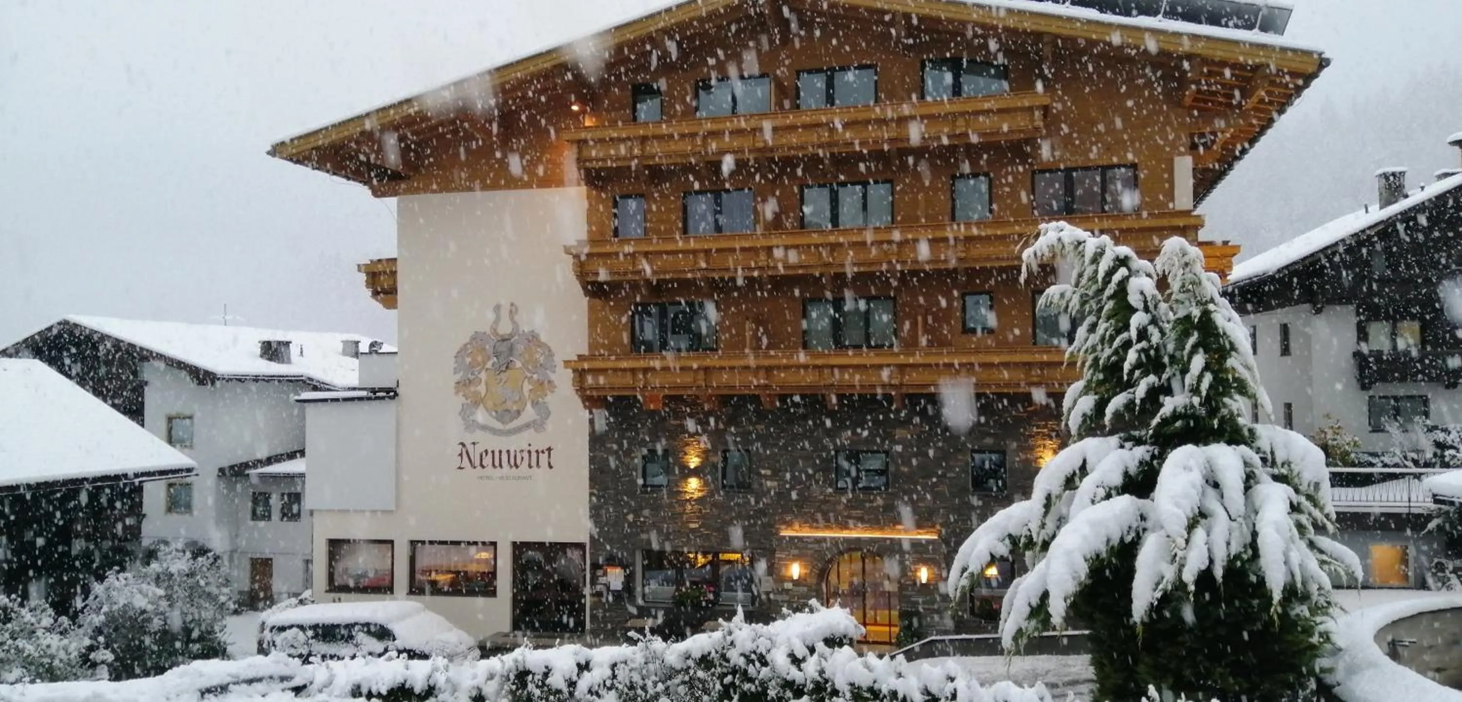 Facade/entrance in Hotel Neuwirt