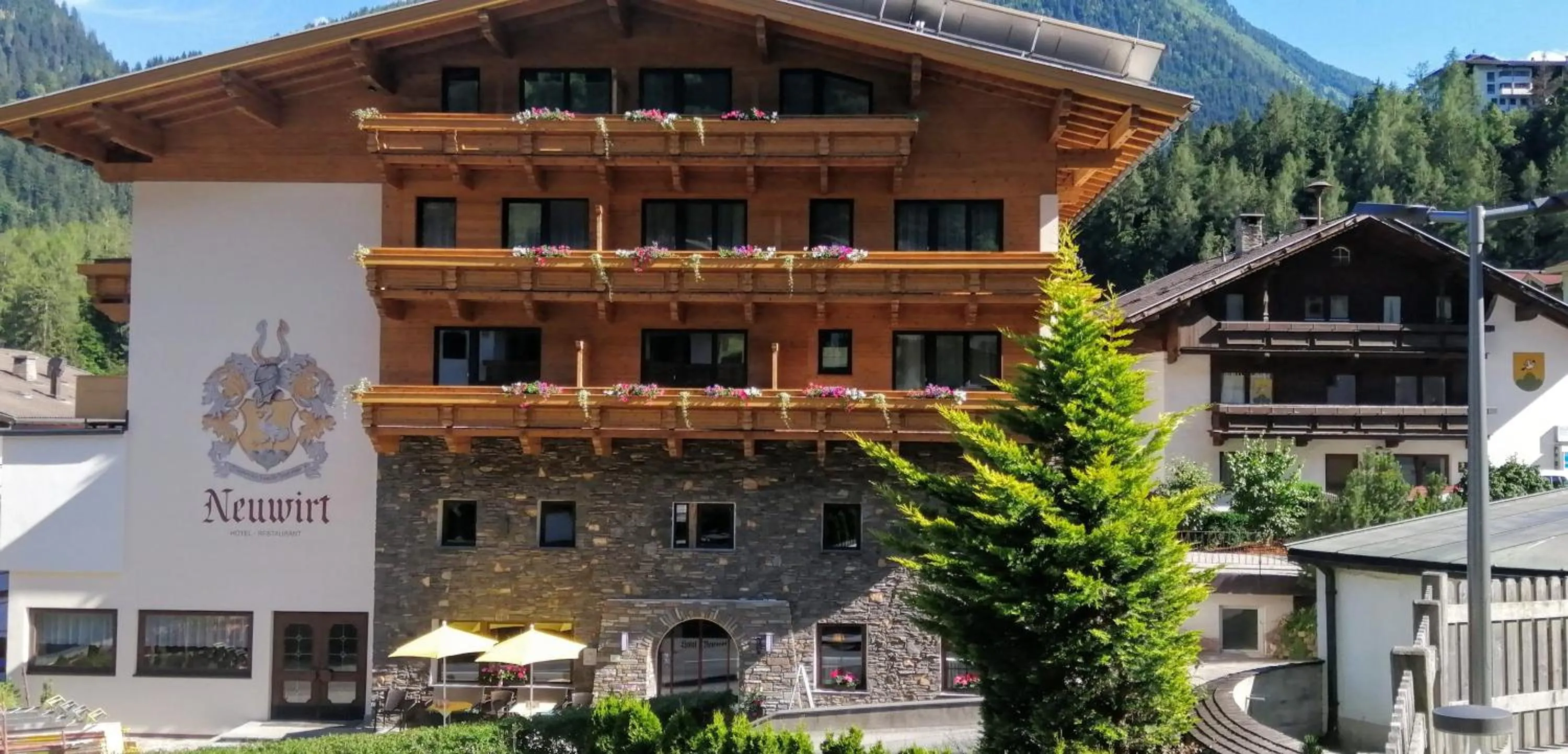 Facade/entrance in Hotel Neuwirt