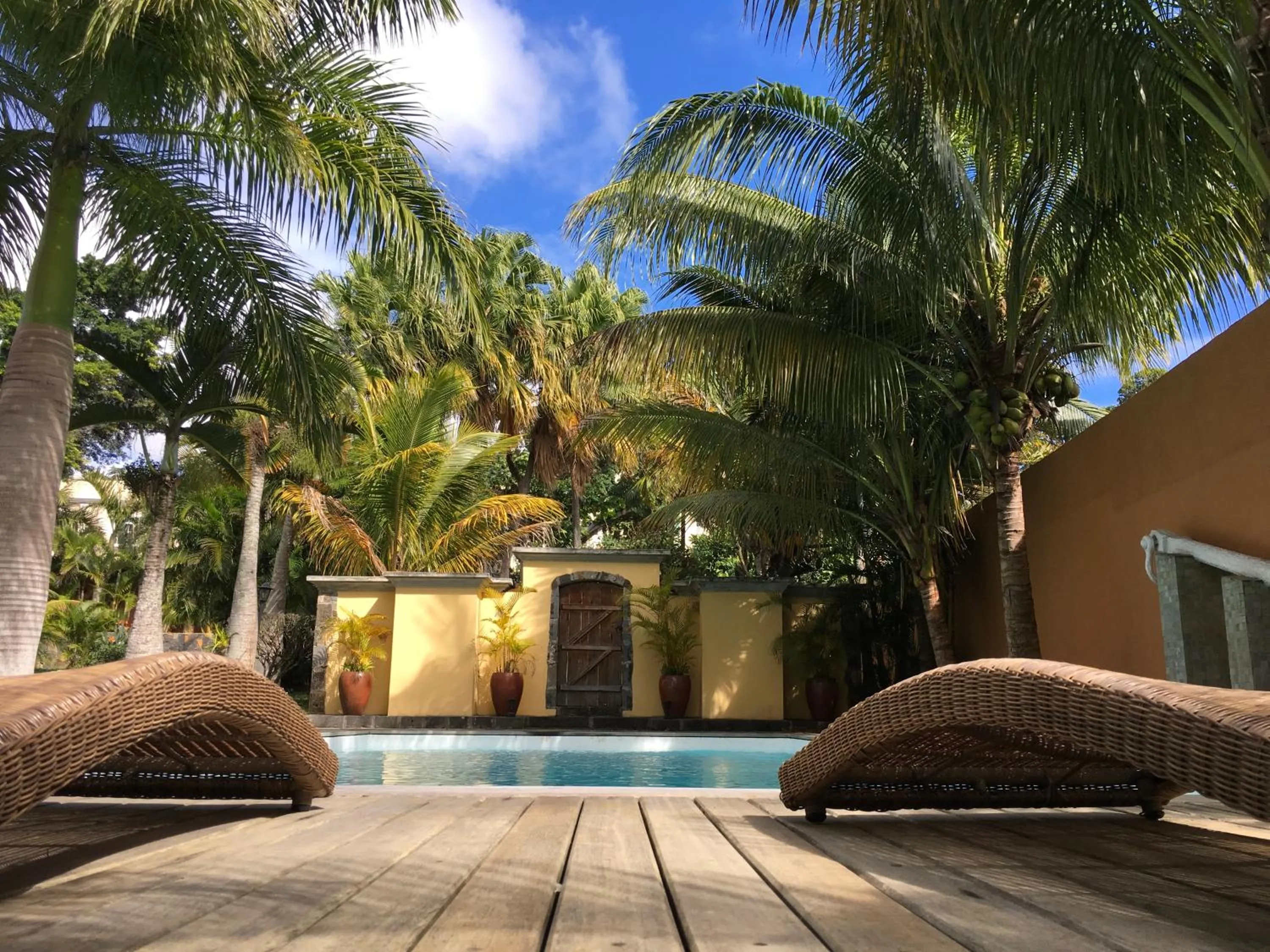 Swimming pool in Maison D’hôtes Coignet
