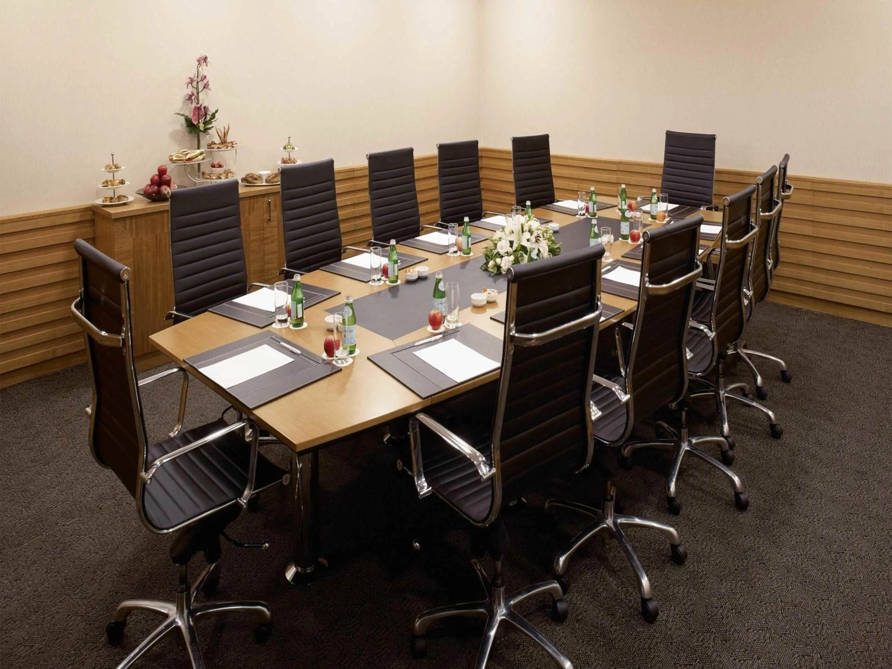 Meeting/conference room in Mövenpick Hotel Izmir