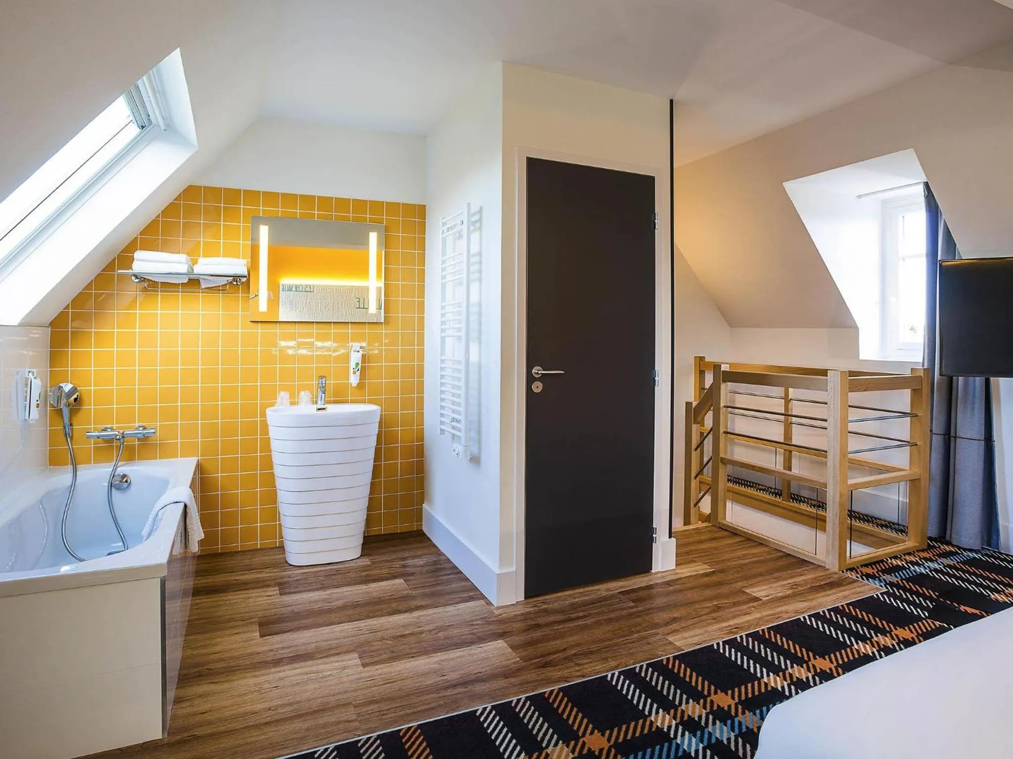 Bedroom, Bed in ibis Styles Deauville Centre