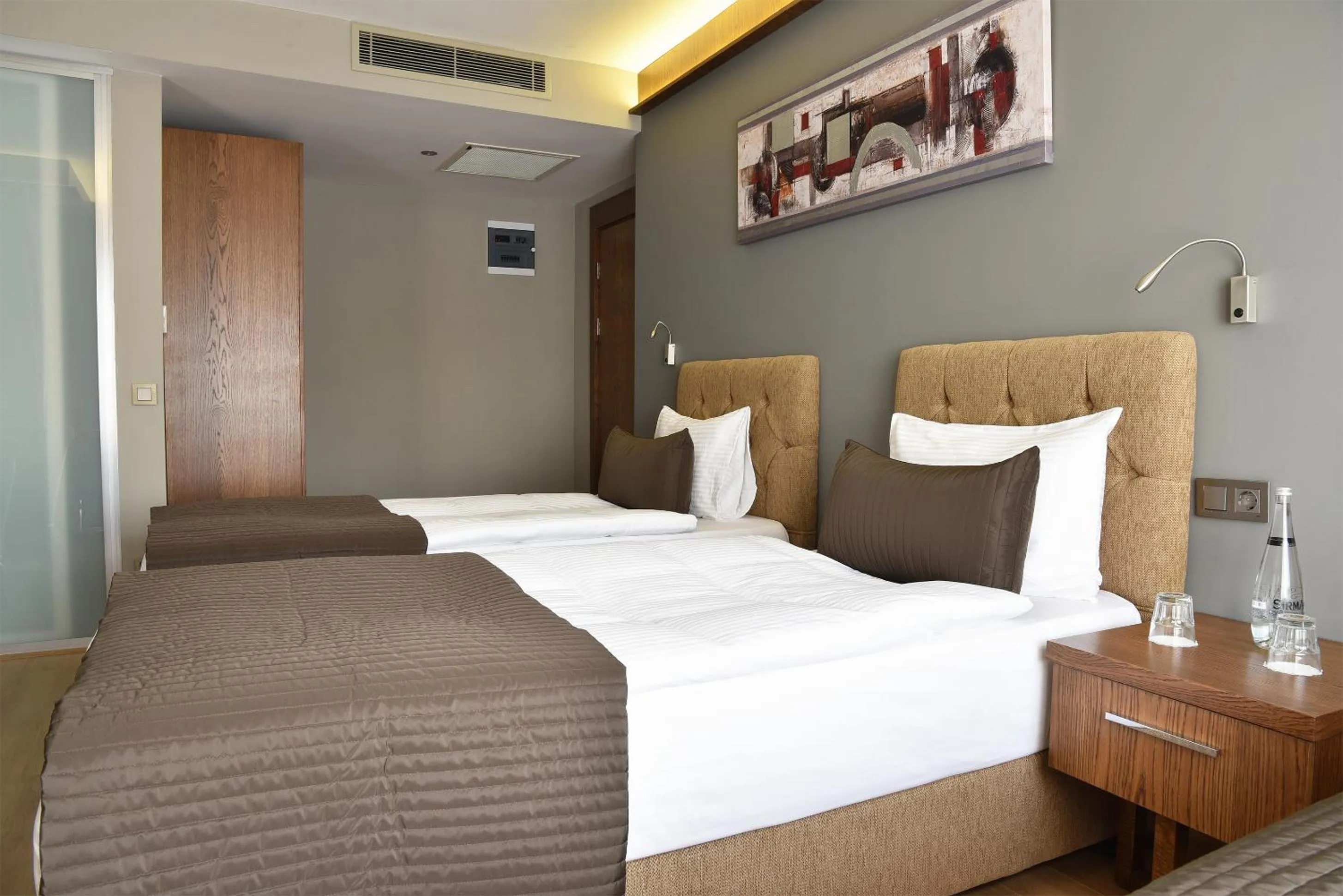 Photo of the whole room, Bed in The Elegant Hotel