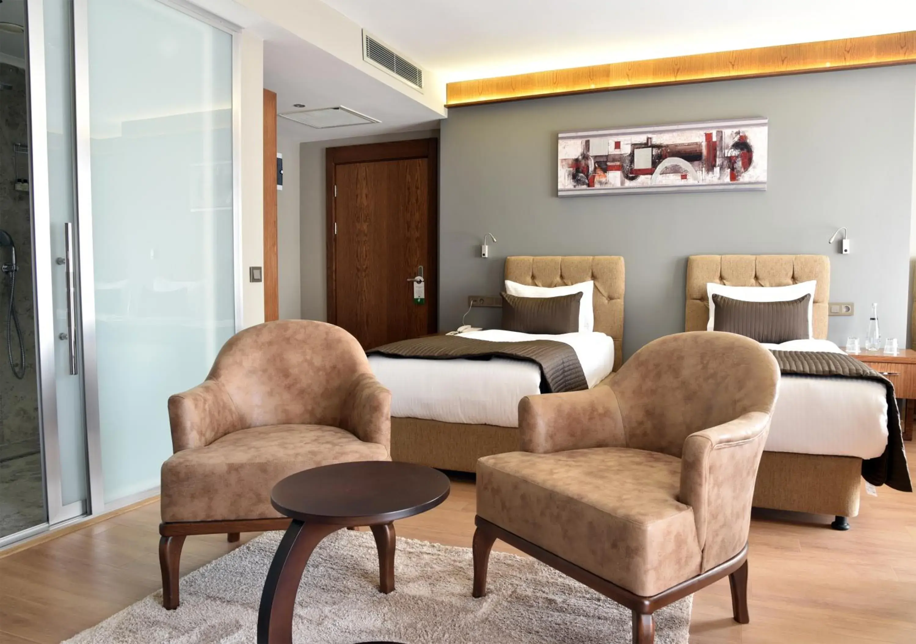 Deluxe Twin Room in The Elegant Hotel Deluxe Twin Room in The Elegant Hotel