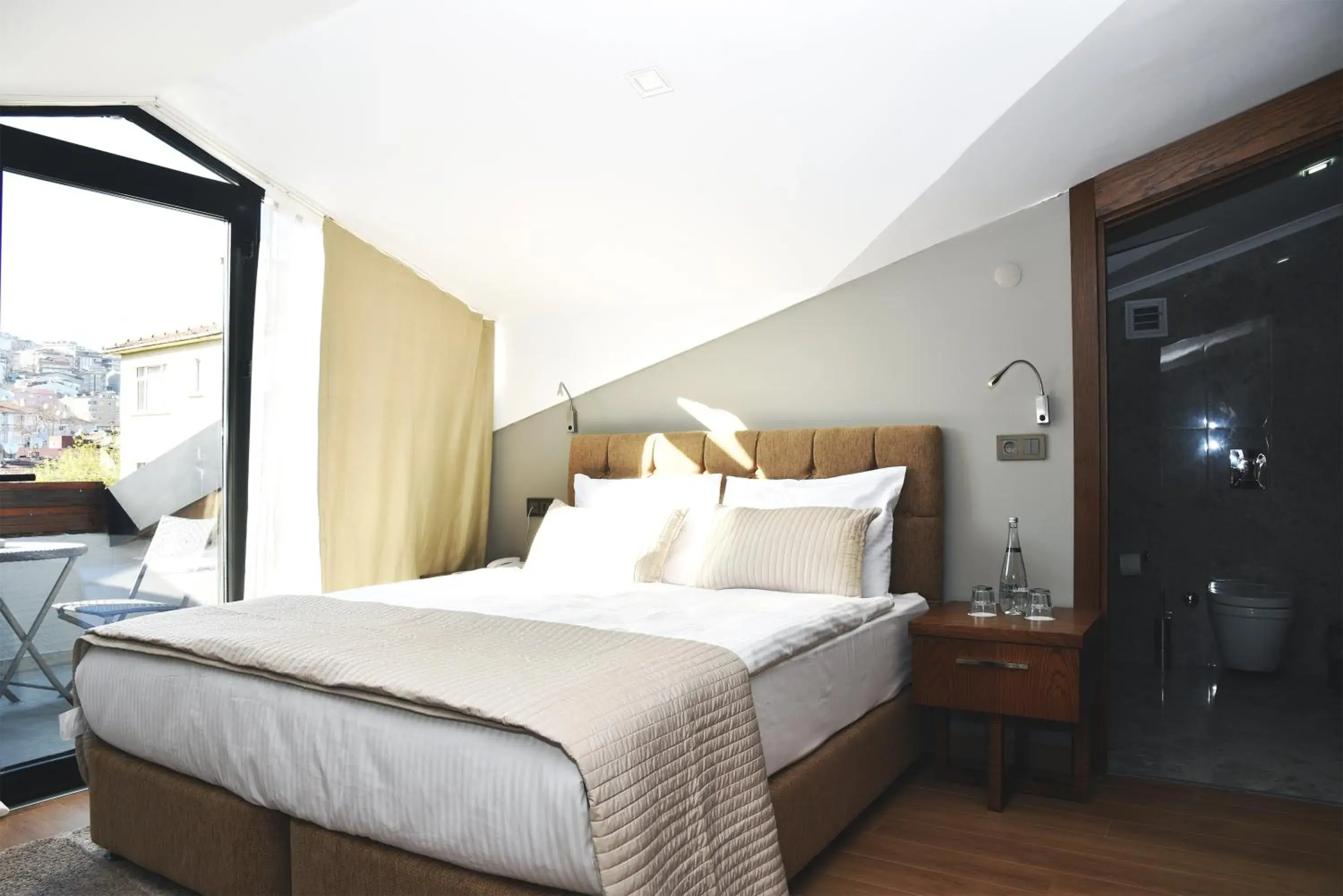 Double Room with Balcony in The Elegant Hotel Double Room with Balcony in The Elegant Hotel