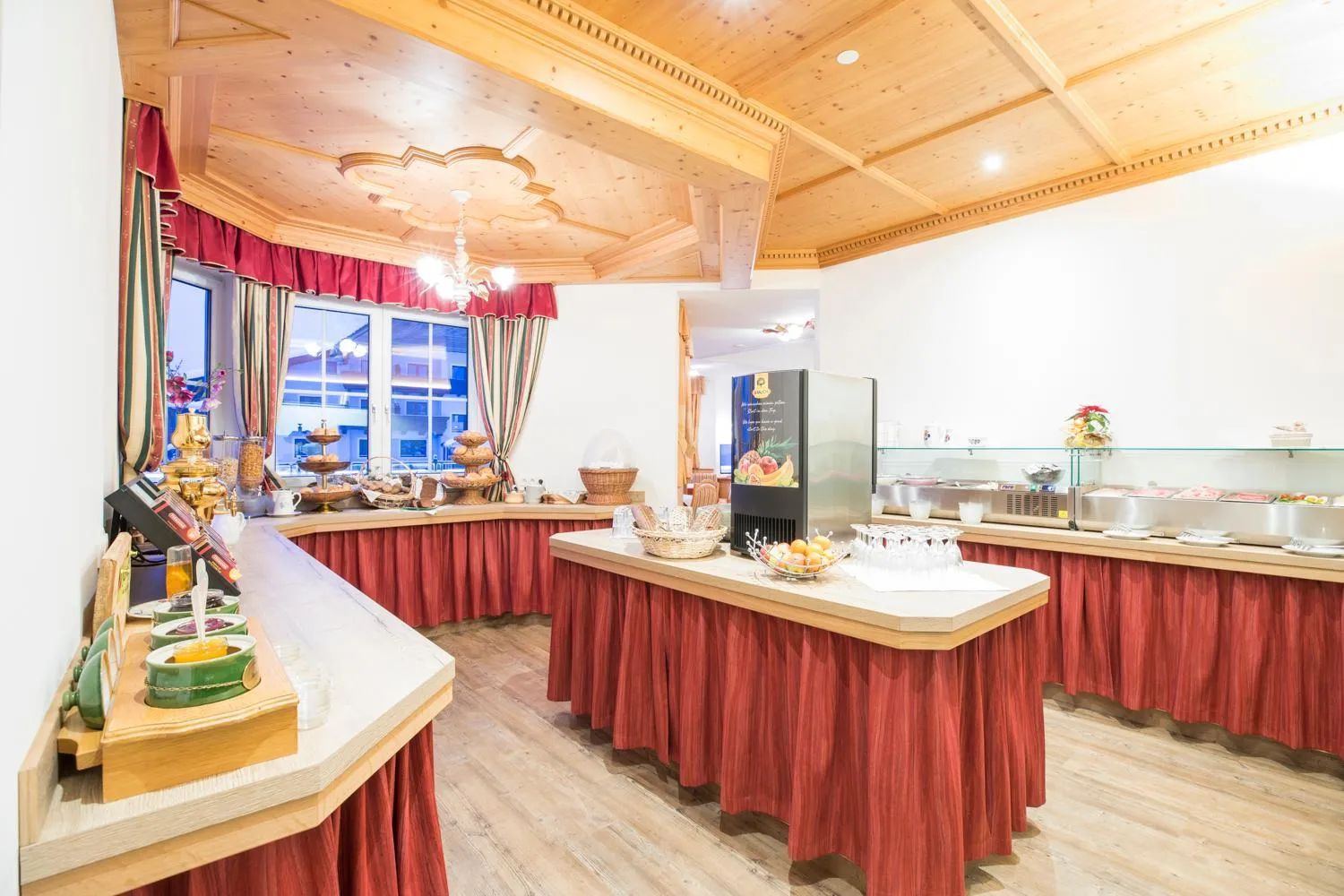 Buffet breakfast in Aparthotel Paradies - Schrempfgut