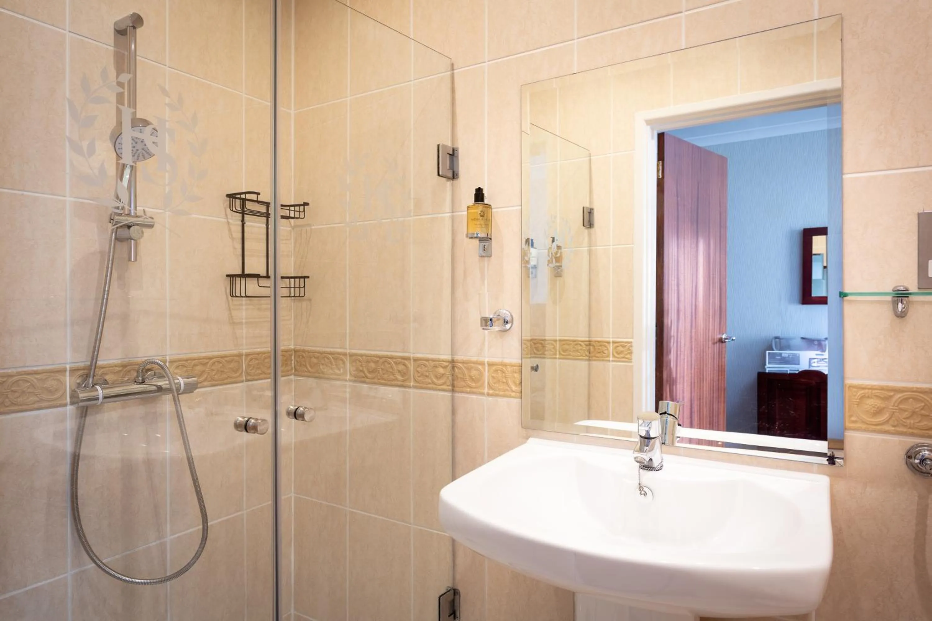 Shower in The Savoy Jersey