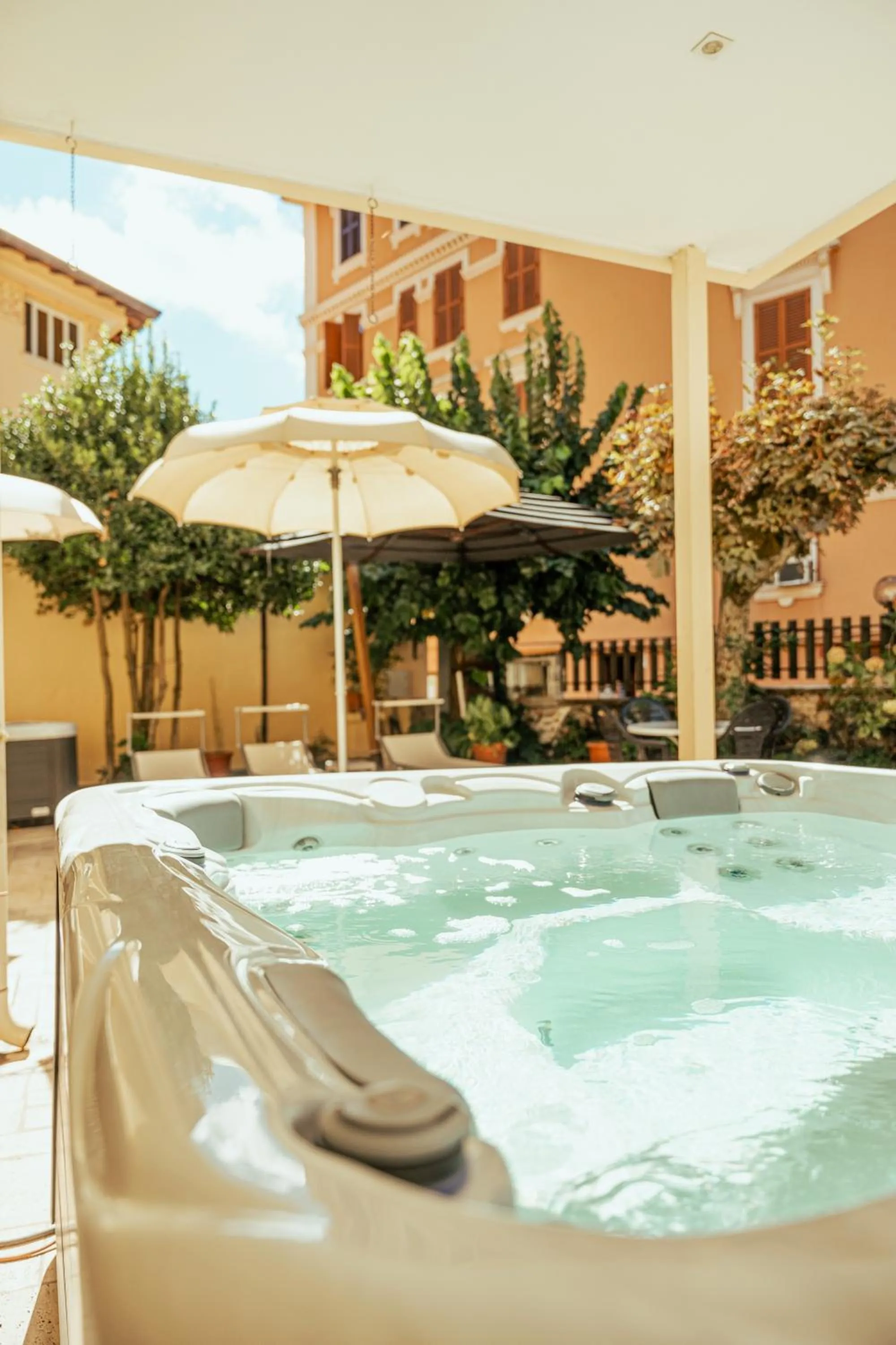 Hot Tub in Hotel Belsito Wellness & Spa