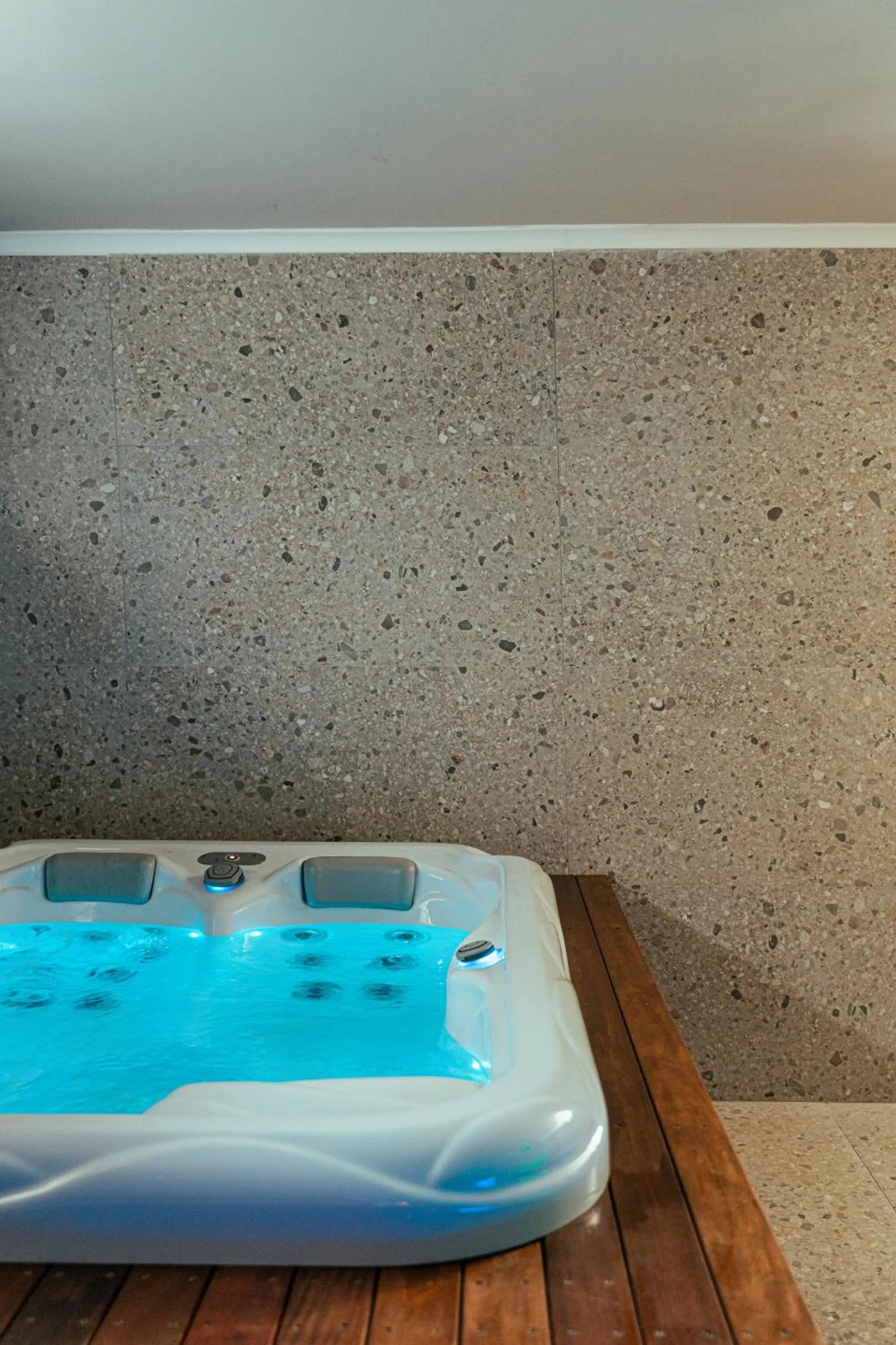 Hot Tub in Hotel Belsito Wellness & Spa