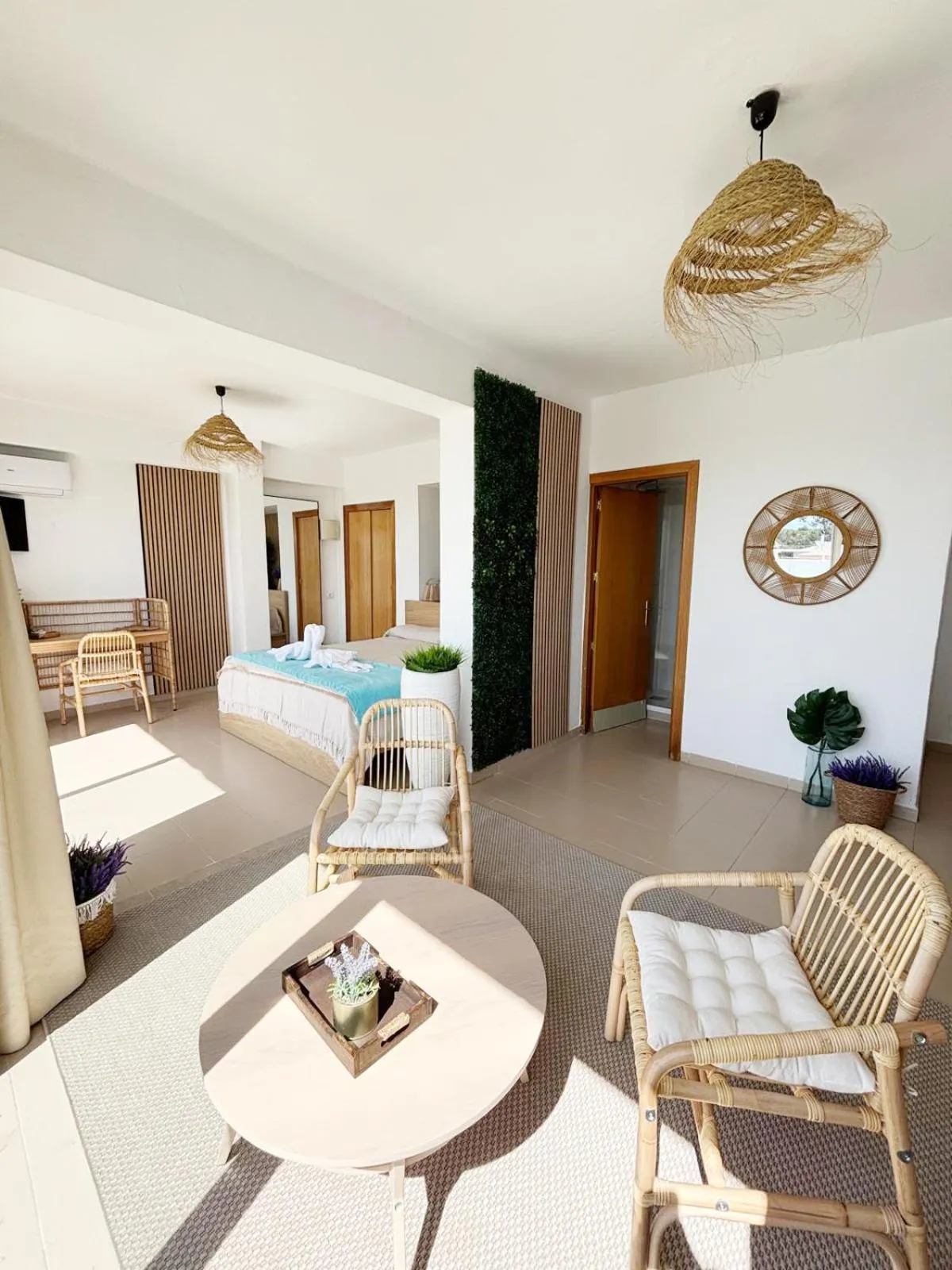 Seating area, Bed in Hotel Selva Arenal