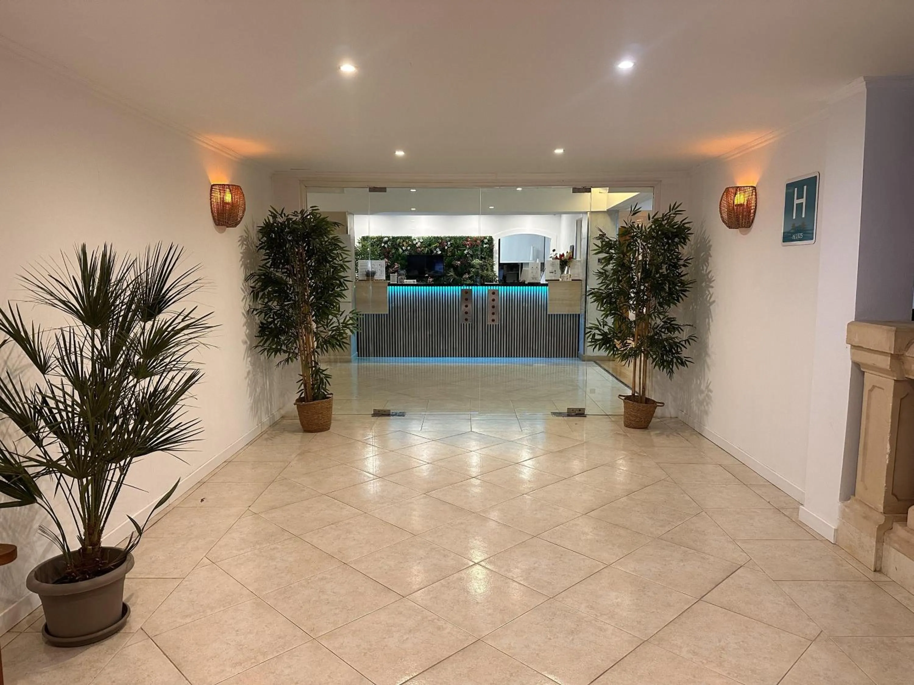 Facade/entrance in Hotel Selva Arenal