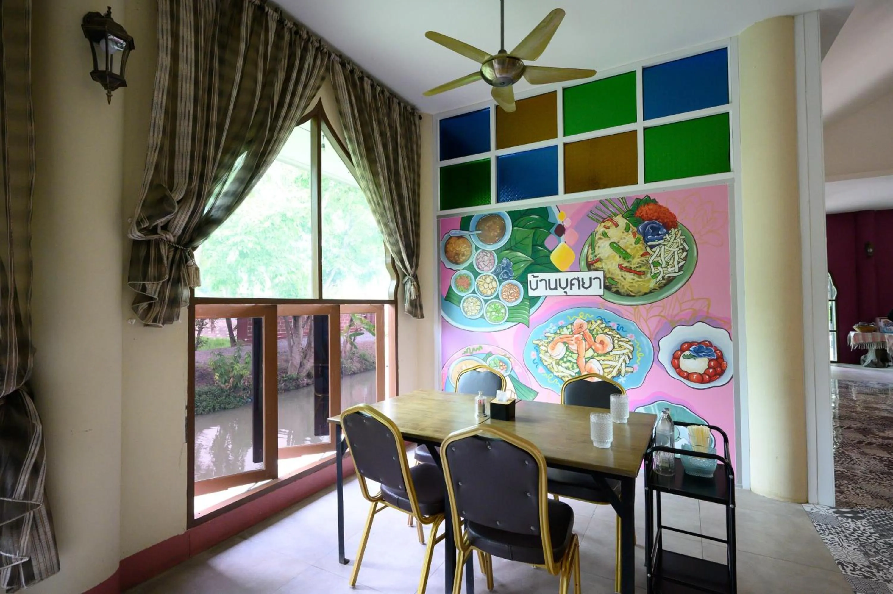 Dining area in Busaya Resort & Cuisine