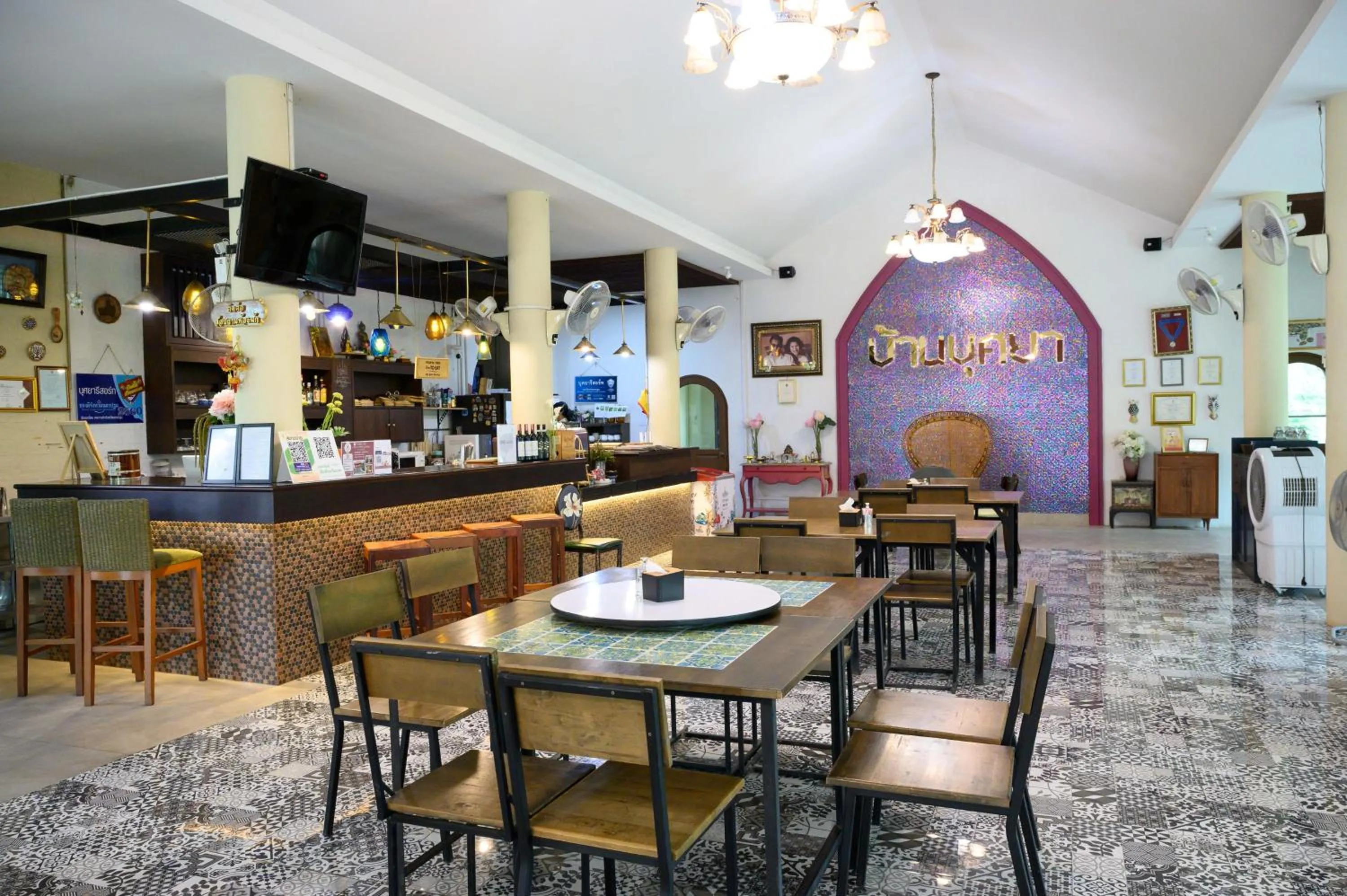 Restaurant/places to eat in Busaya Resort & Cuisine