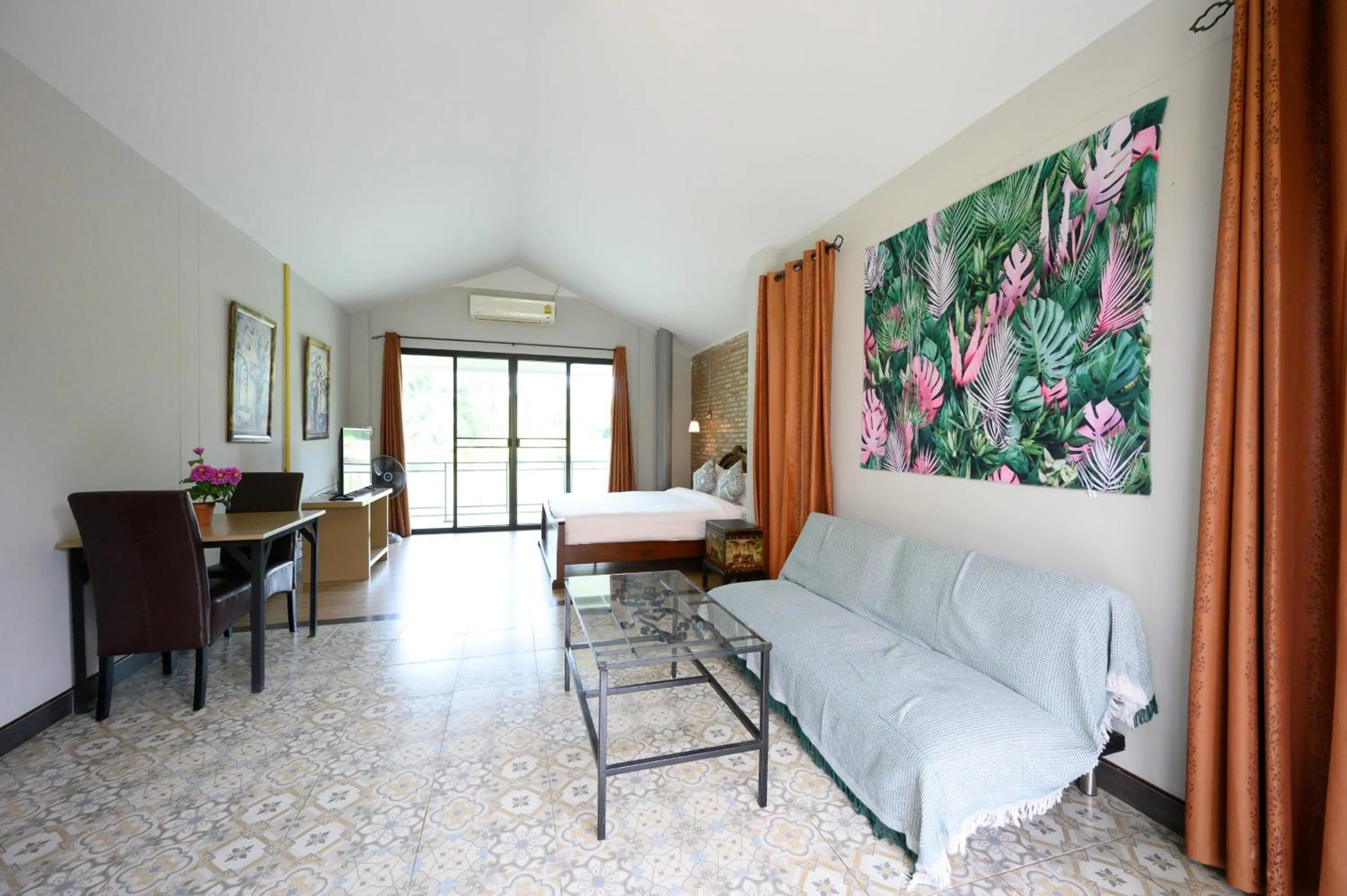 Photo of the whole room in Busaya Resort & Cuisine