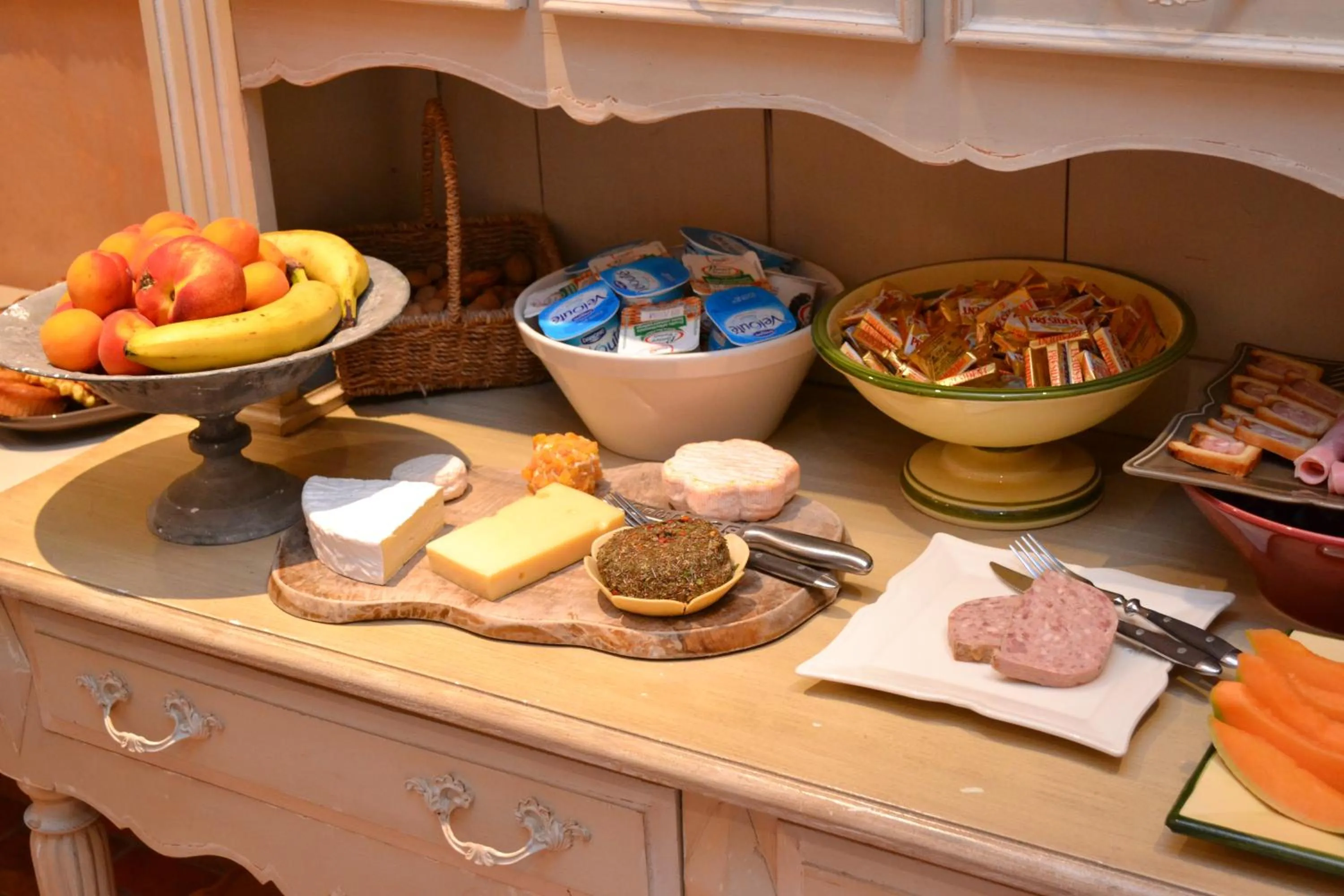 Buffet breakfast in Hotel du Poète