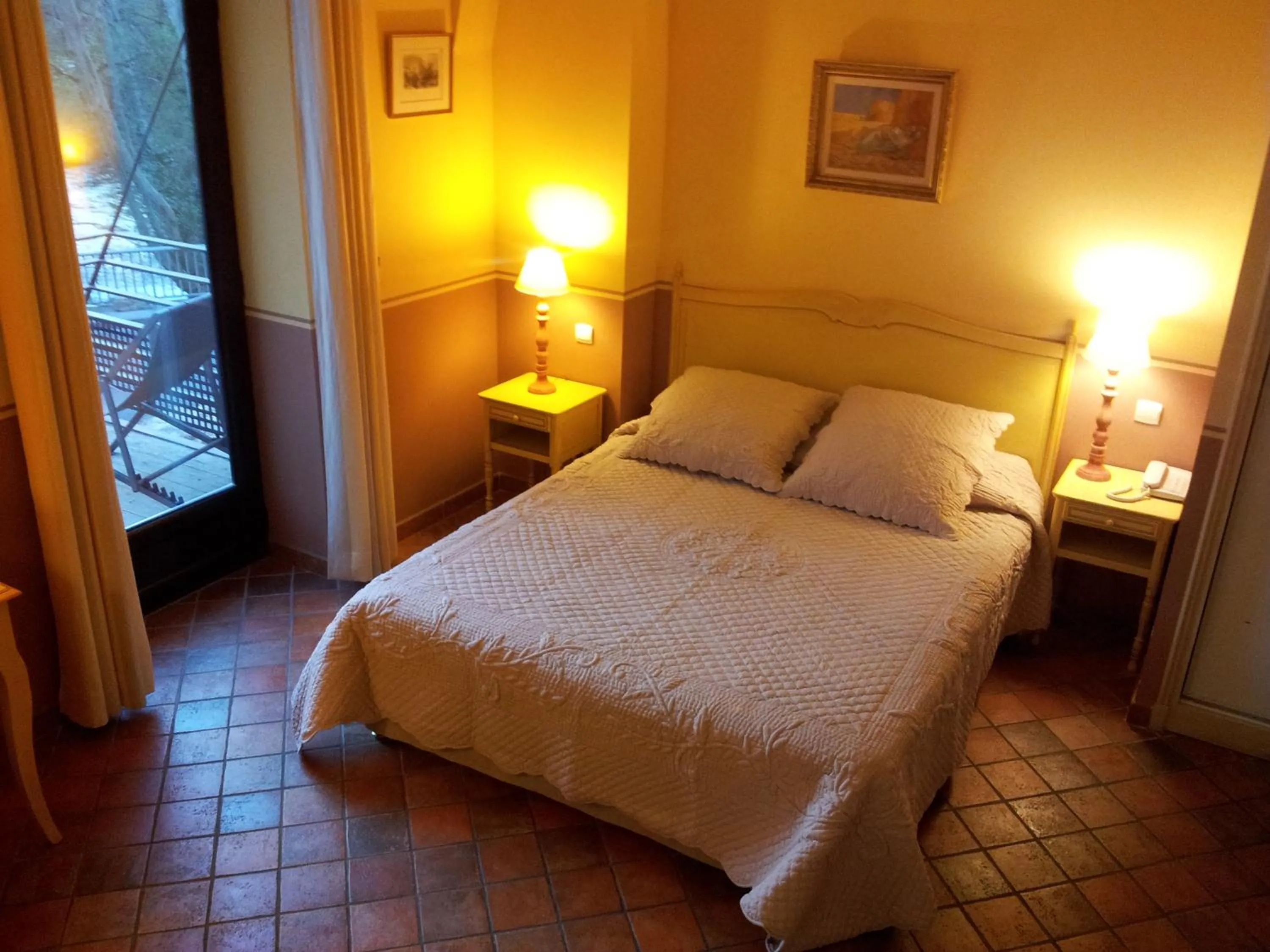 Photo of the whole room, Bed in Hotel du Poète