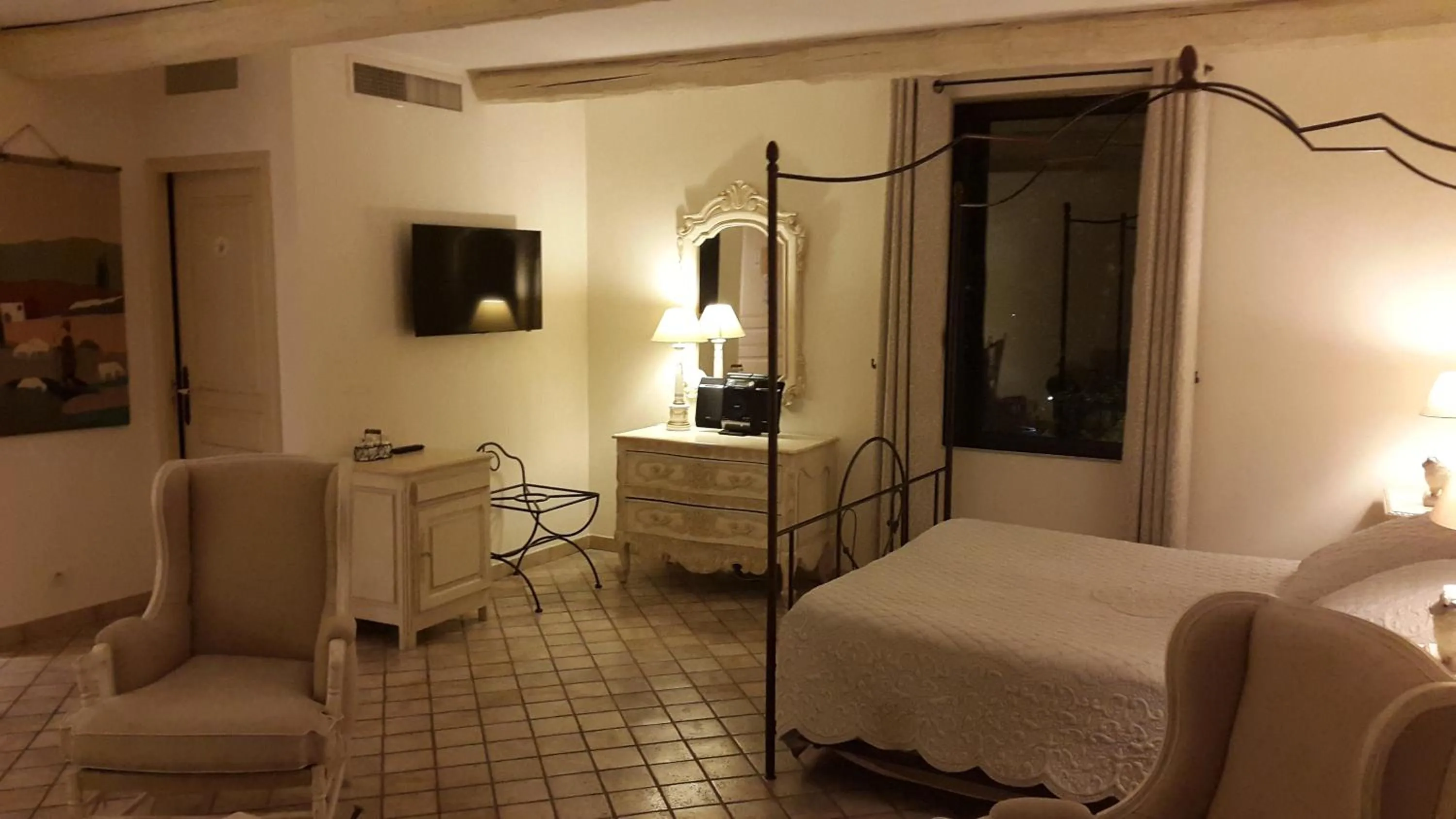 Photo of the whole room, Bed in Hotel du Poète