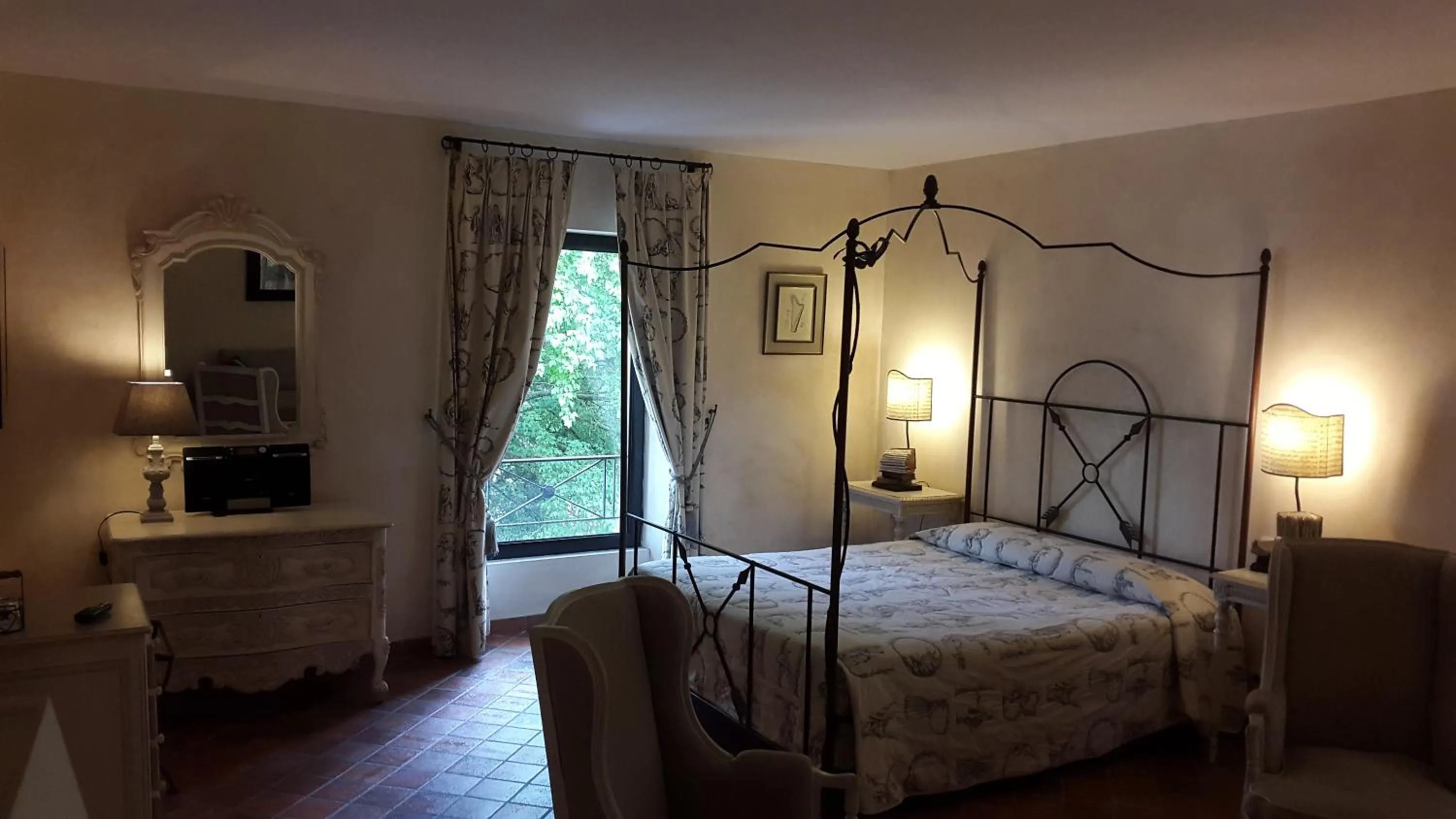 Photo of the whole room, Bed in Hotel du Poète