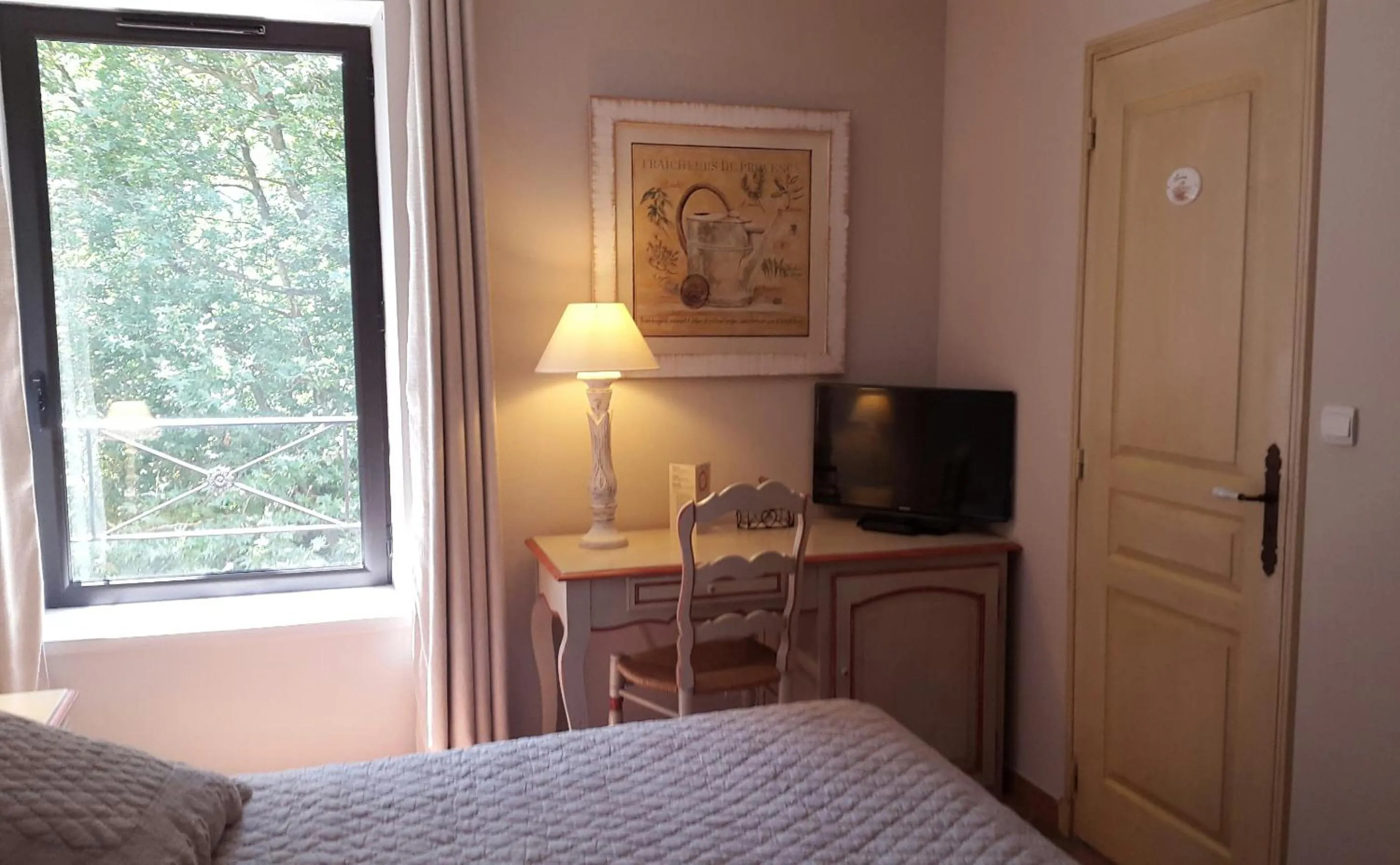 Decorative detail, Bed in Hotel du Poète