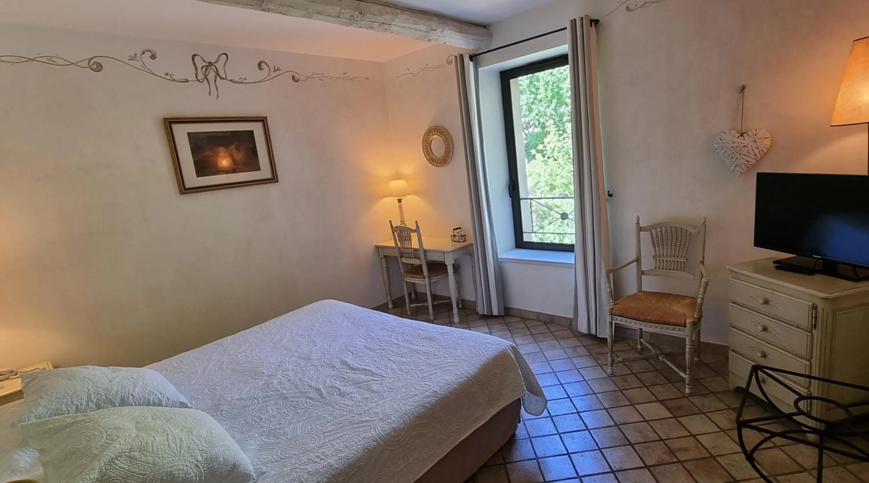 Photo of the whole room, Bed in Hotel du Poète