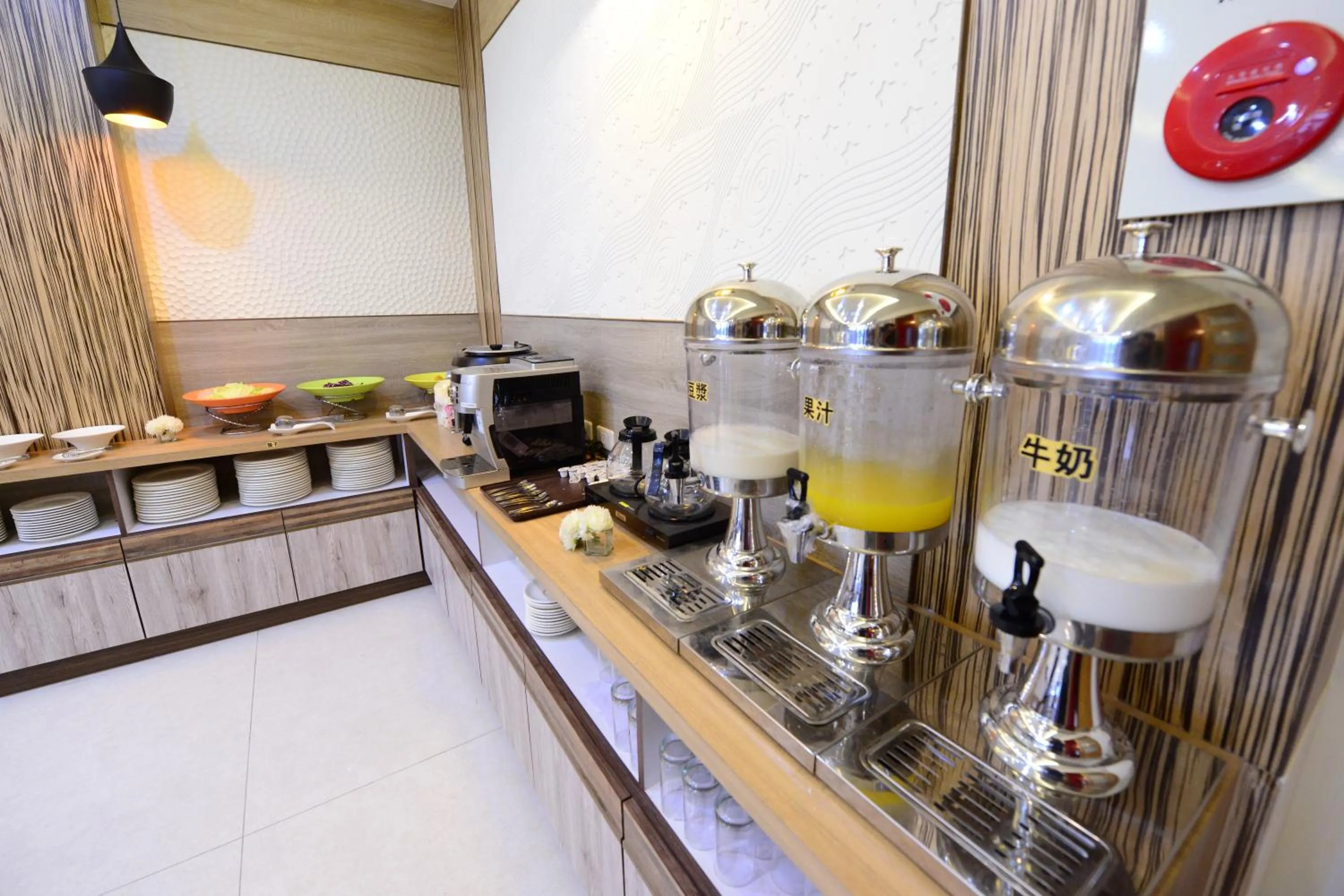 Restaurant/places to eat in Shang Shan Ting Chao Hotel