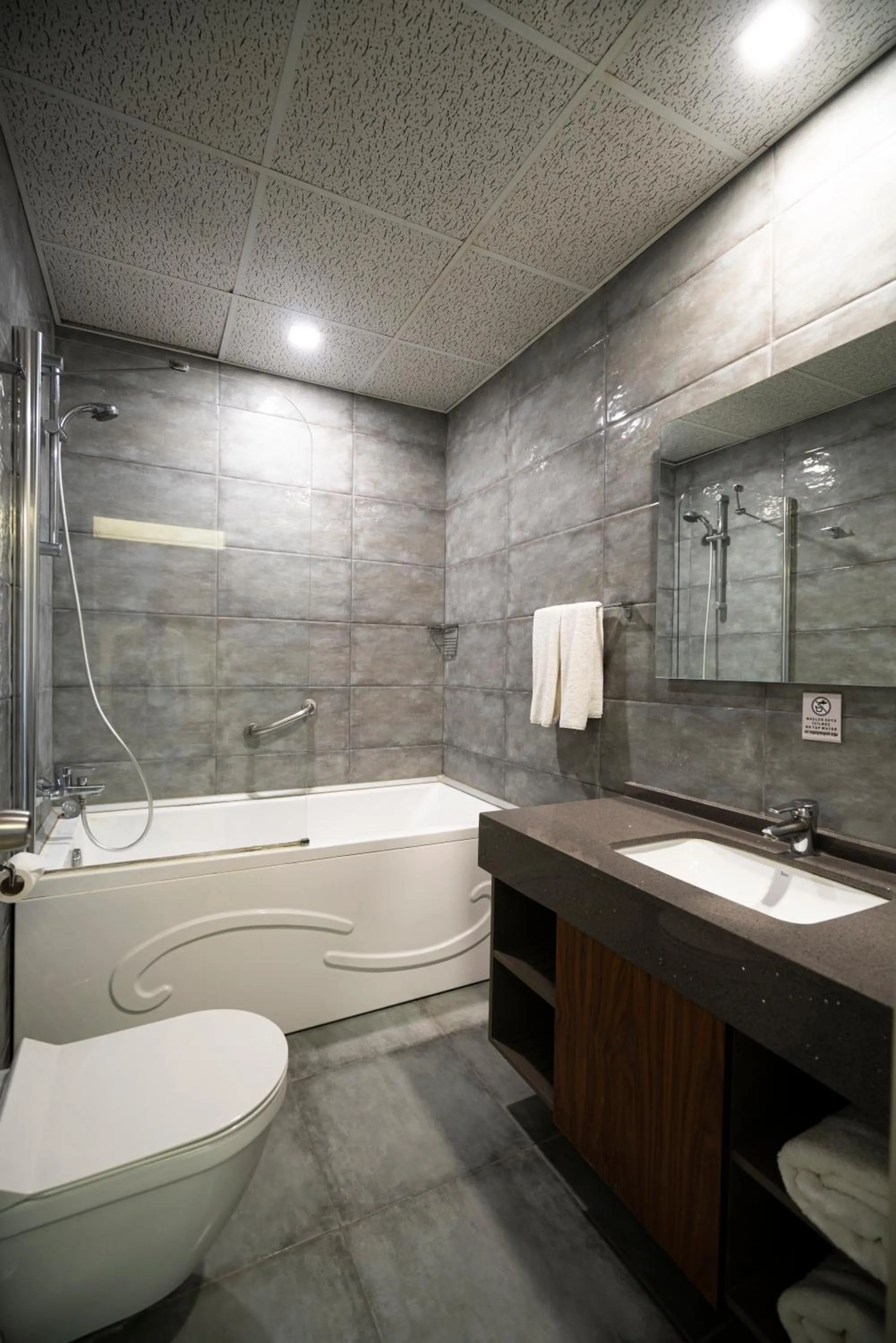 Bathroom in Hierapark Thermal & SPA Hotel