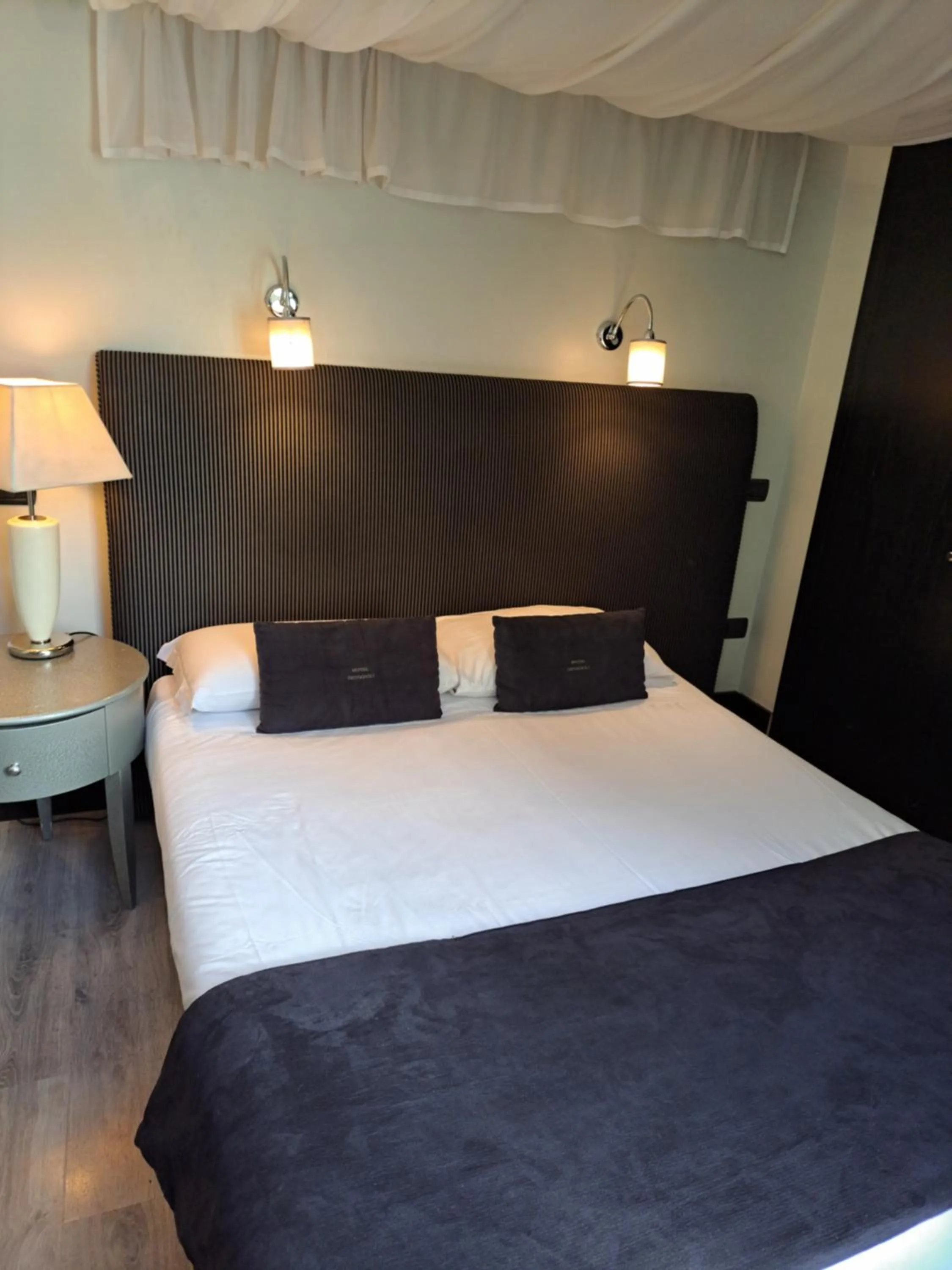 Bed in Hotel Giuggioli