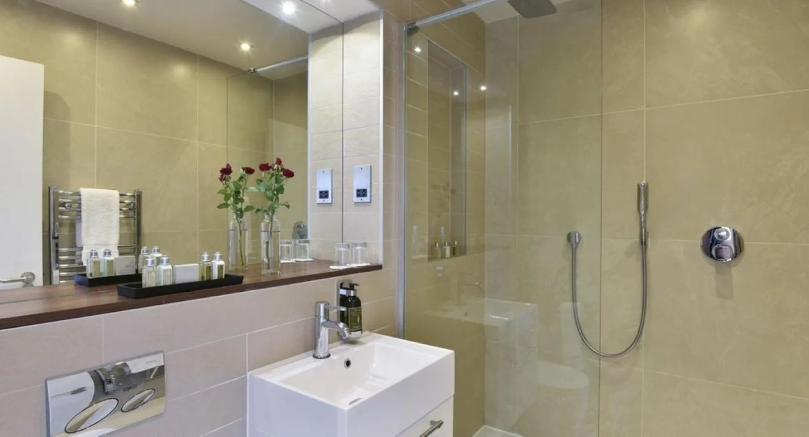 Bathroom in Fraser Place Canary Wharf