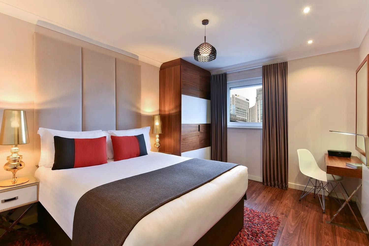 Bedroom, Bed in Fraser Place Canary Wharf