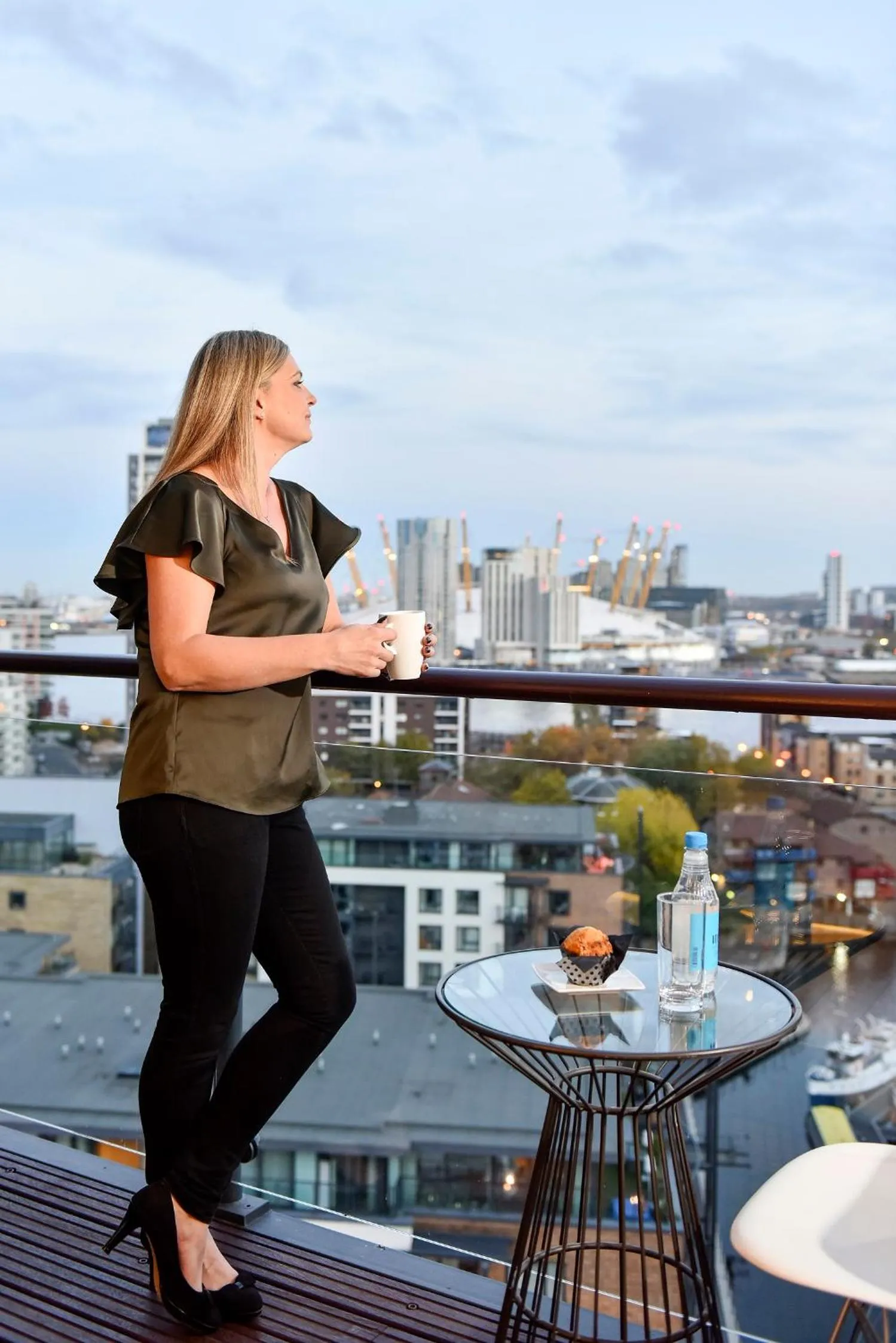 River view in Fraser Place Canary Wharf