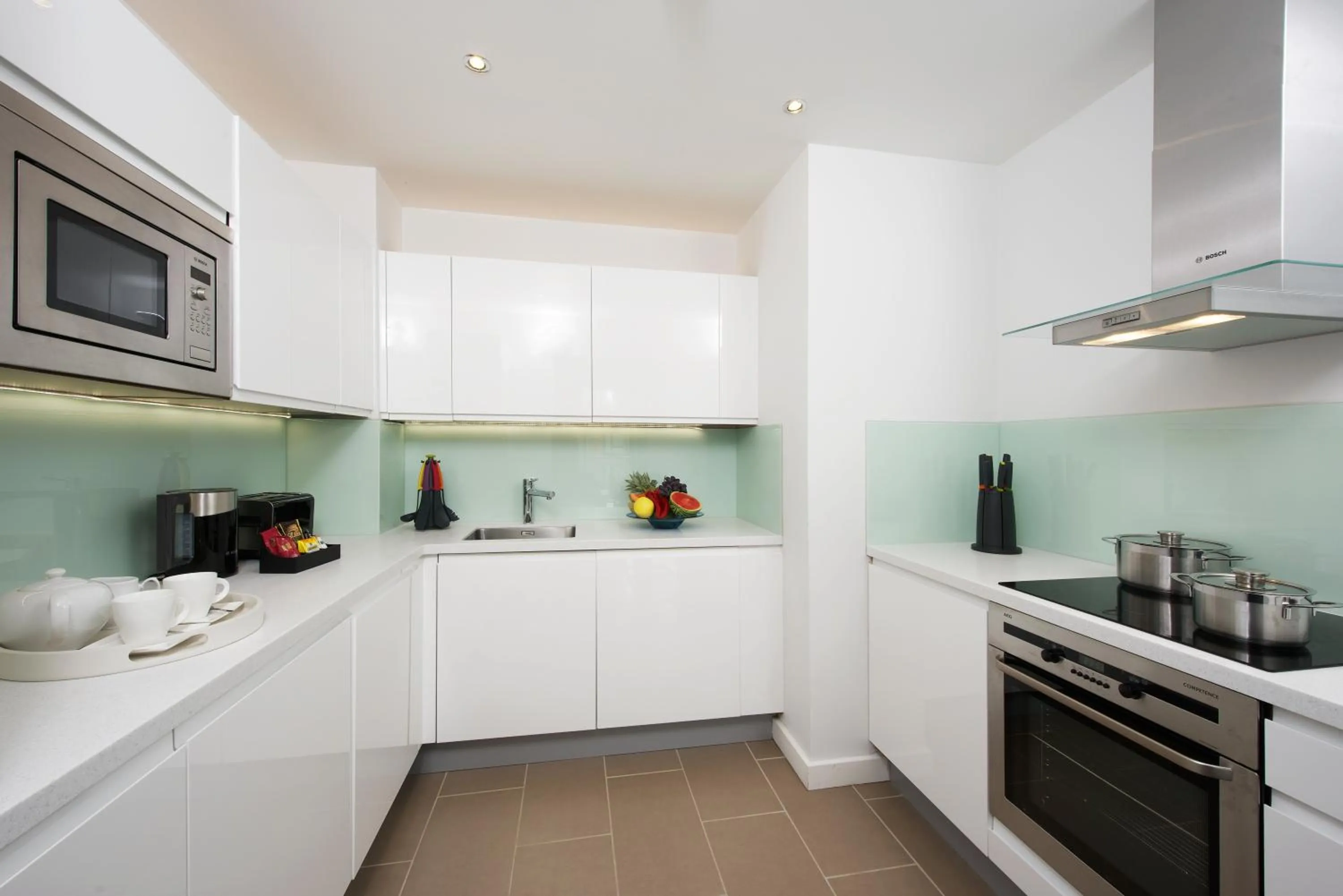 Kitchen or kitchenette in Fraser Place Canary Wharf