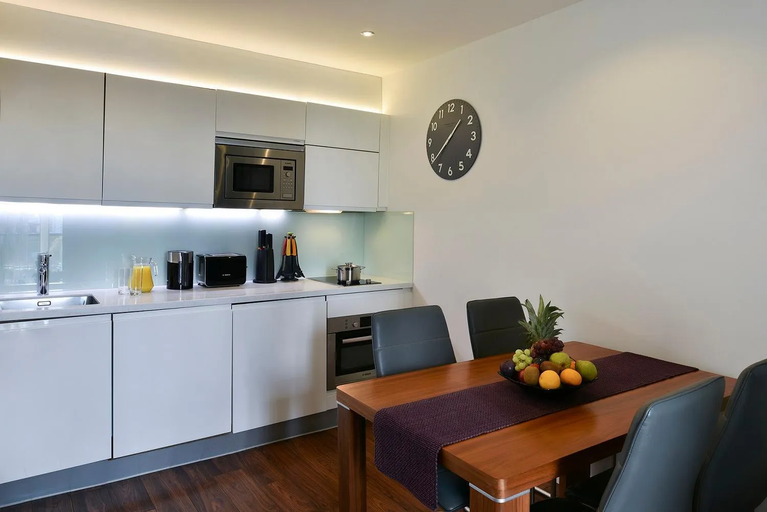 Kitchen or kitchenette in Fraser Place Canary Wharf