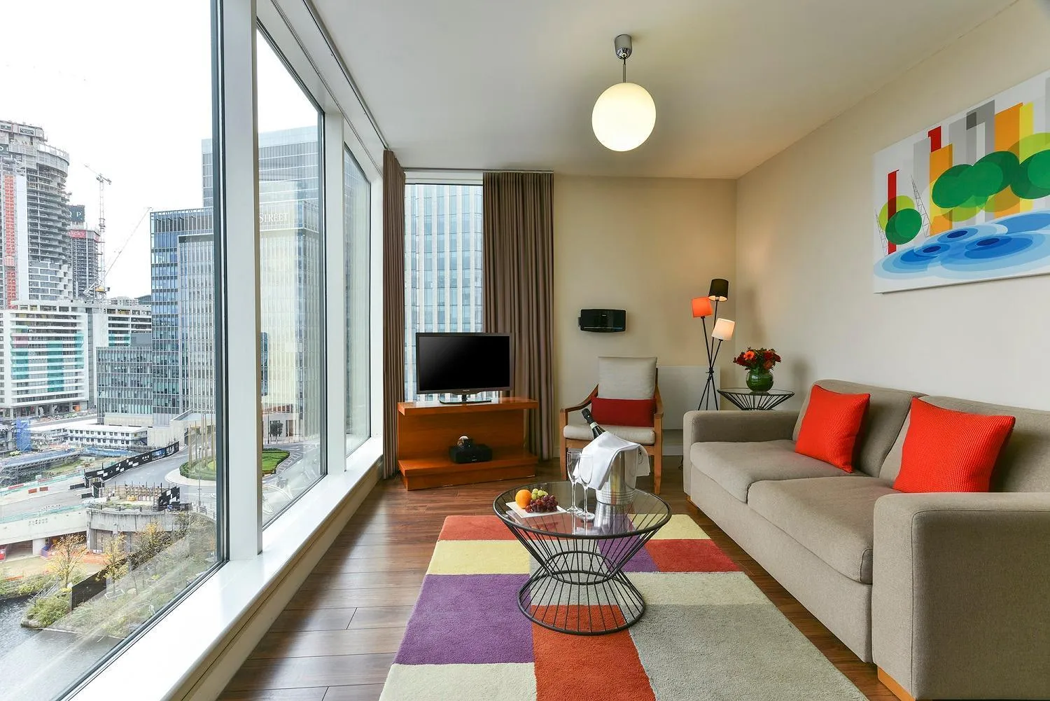 Seating area in Fraser Place Canary Wharf