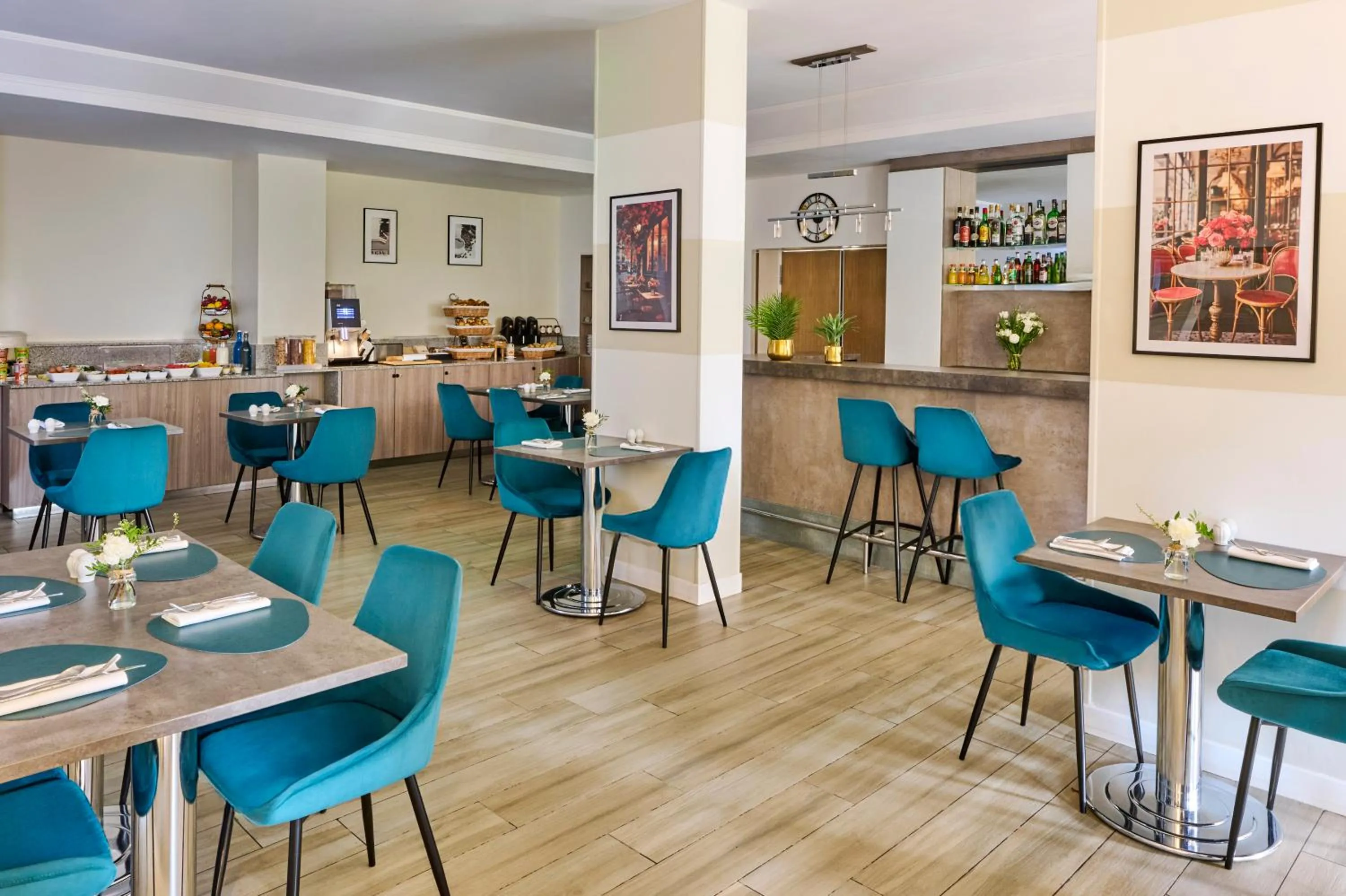 Lounge or bar in Fraser Suites Paris La Défense