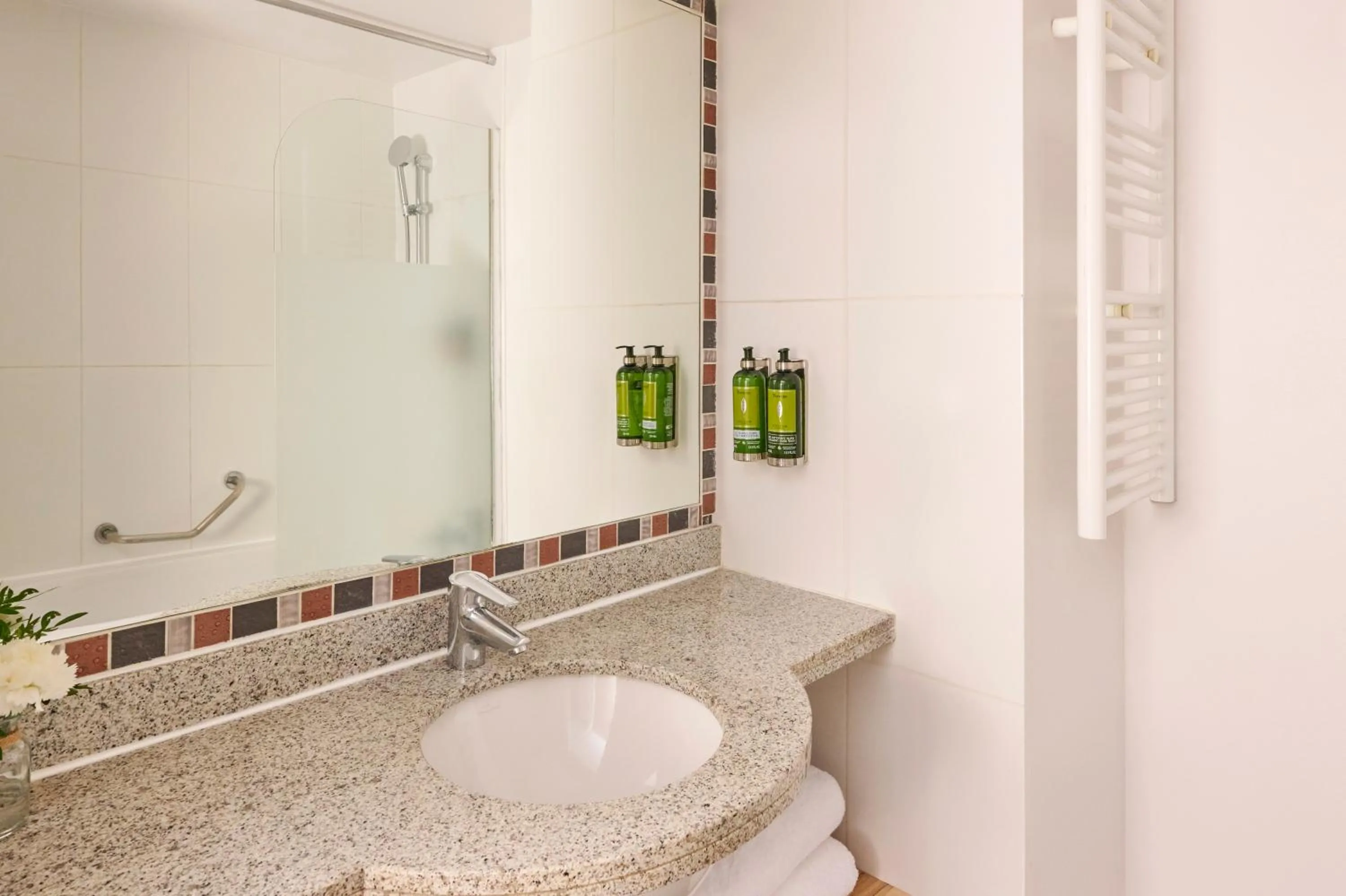 Bathroom in Fraser Suites Paris La Défense