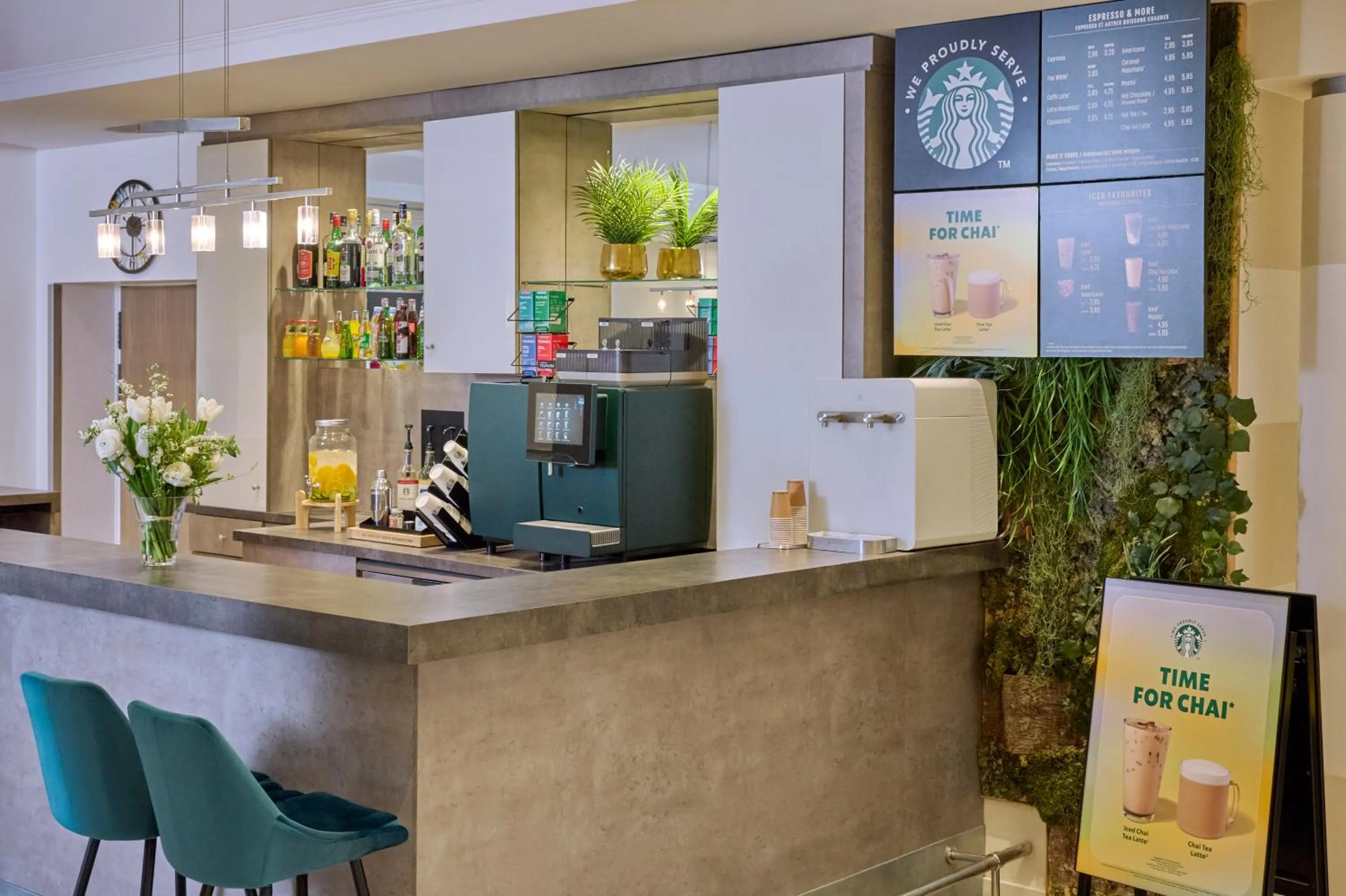 Lounge or bar in Fraser Suites Paris La Défense