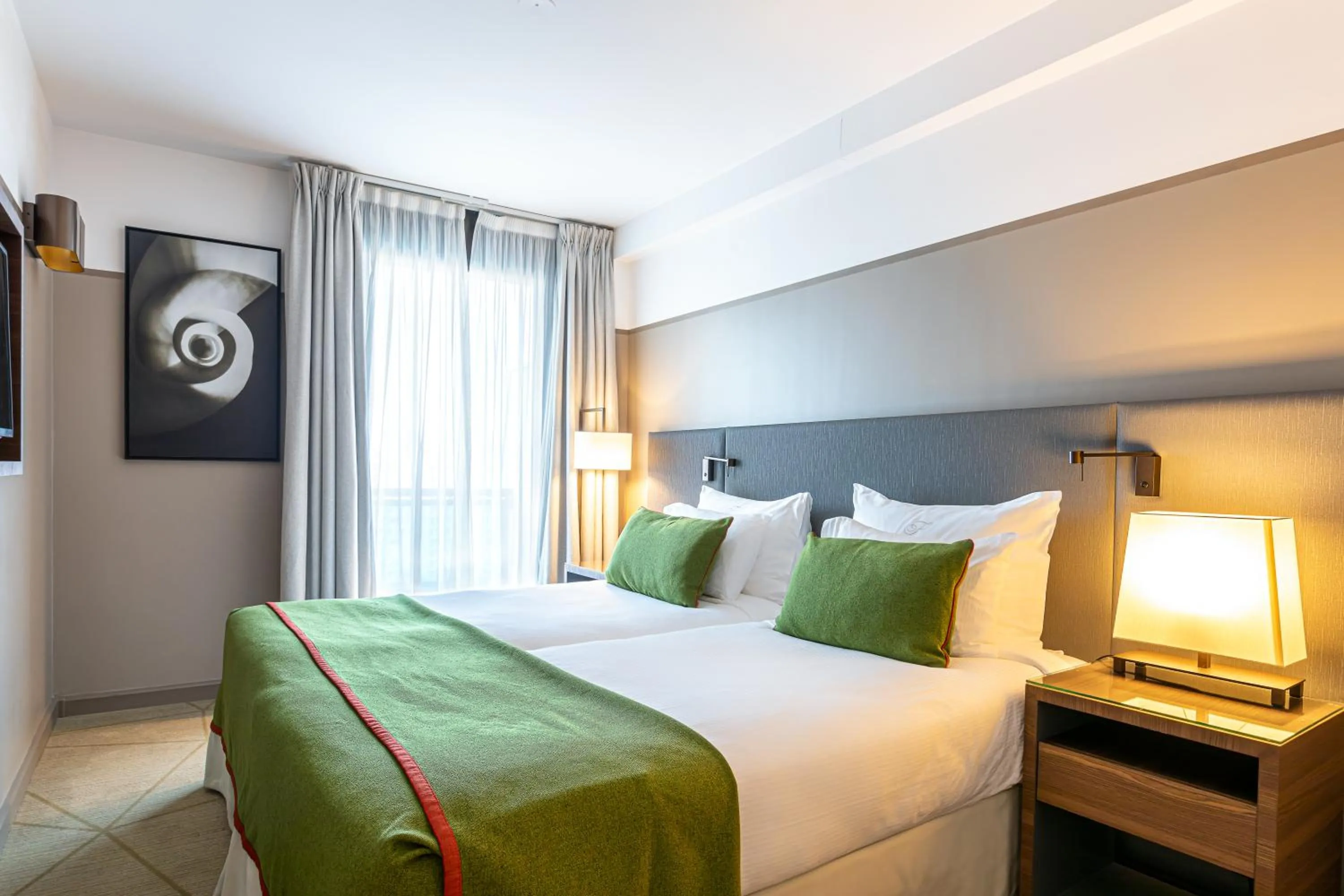 Bed in Fraser Suites Paris La Défense