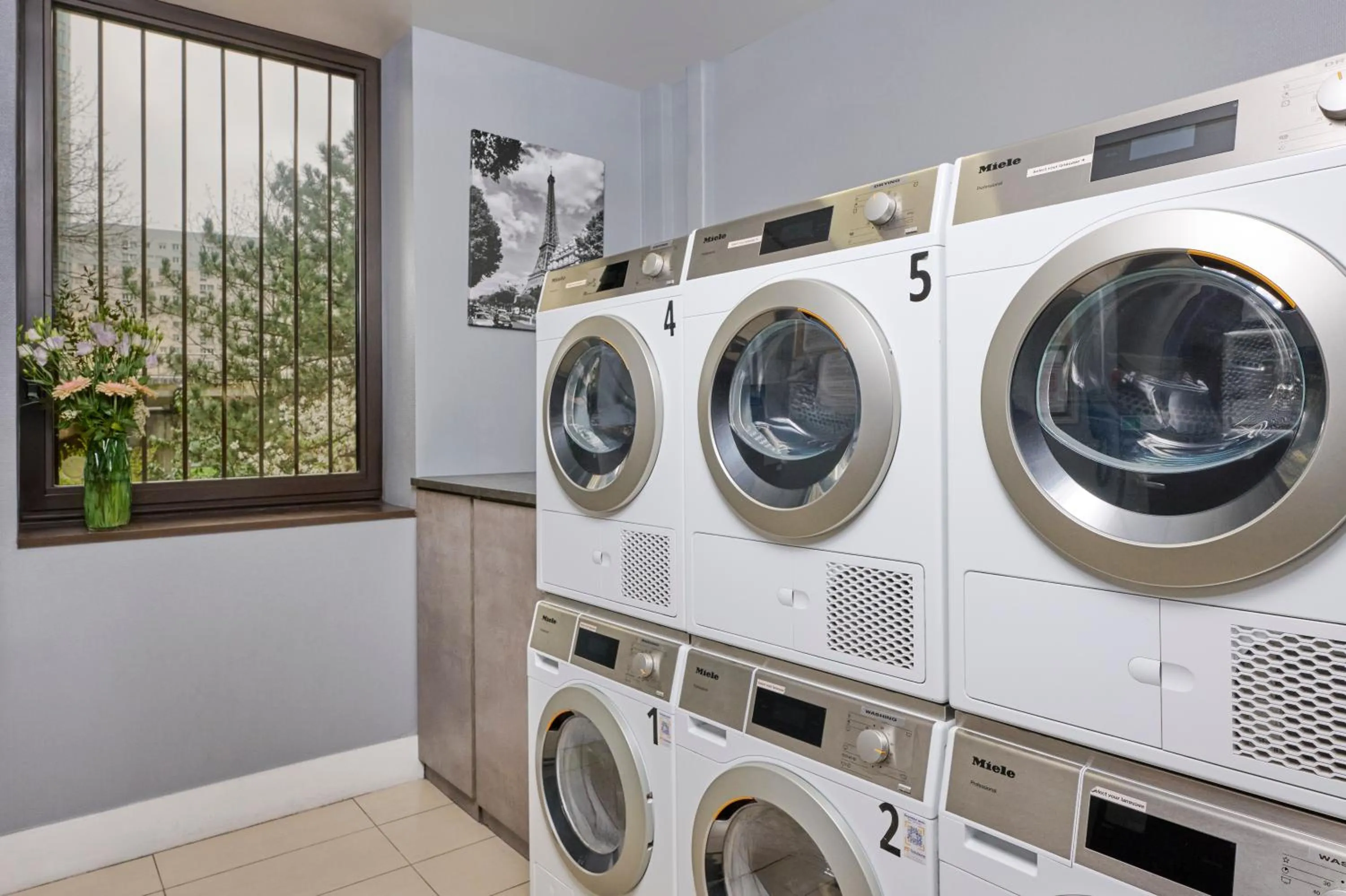 laundry in Fraser Suites Paris La Défense