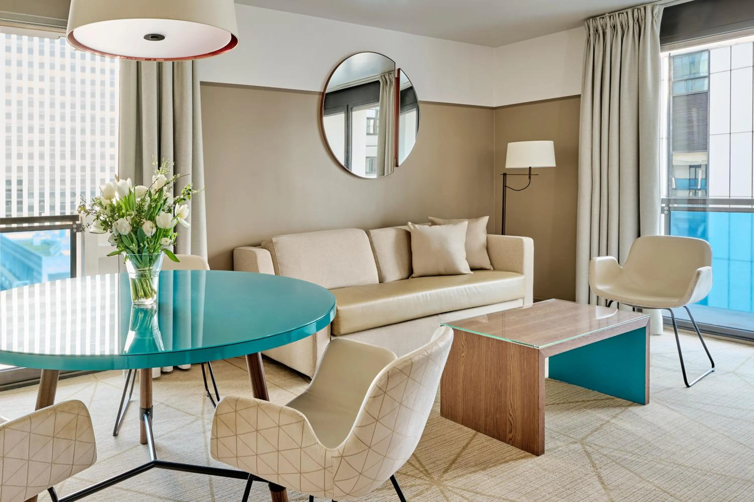 Living room in Fraser Suites Paris La Défense