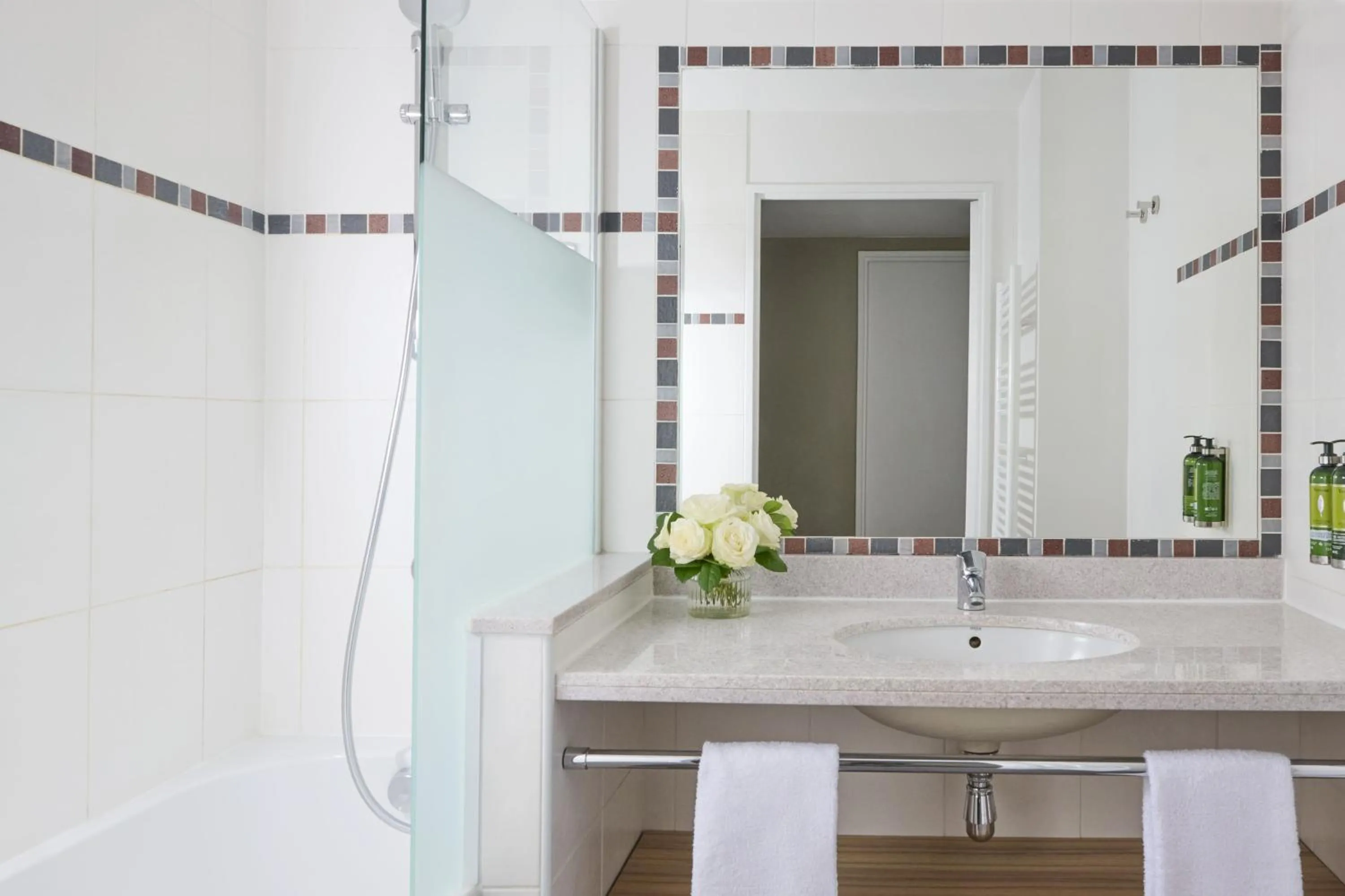 Bathroom in Fraser Suites Paris La Défense
