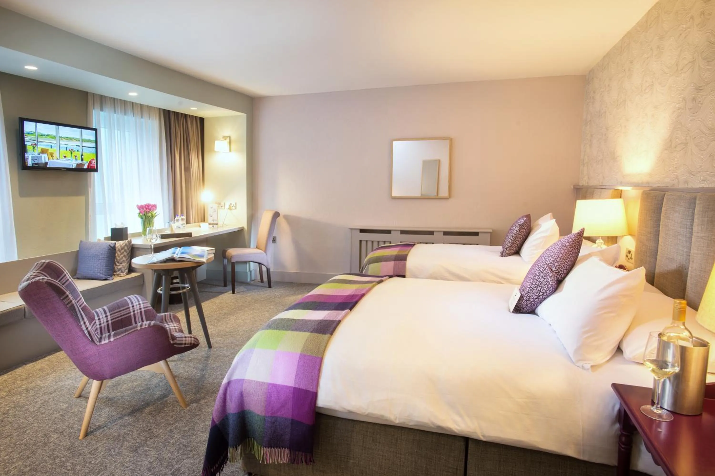 Photo of the whole room, Bed in Armada Hotel