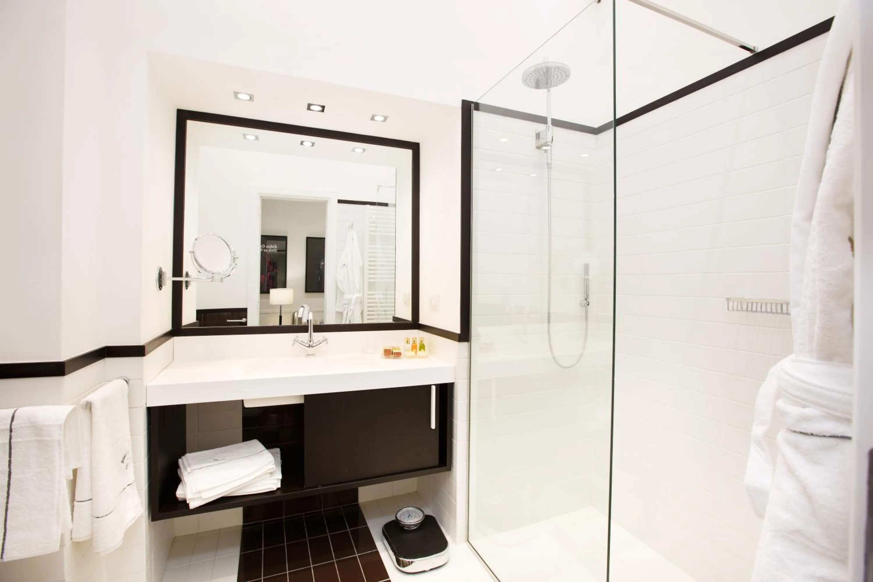 Bathroom in NAP Luxury Guest House Bovio